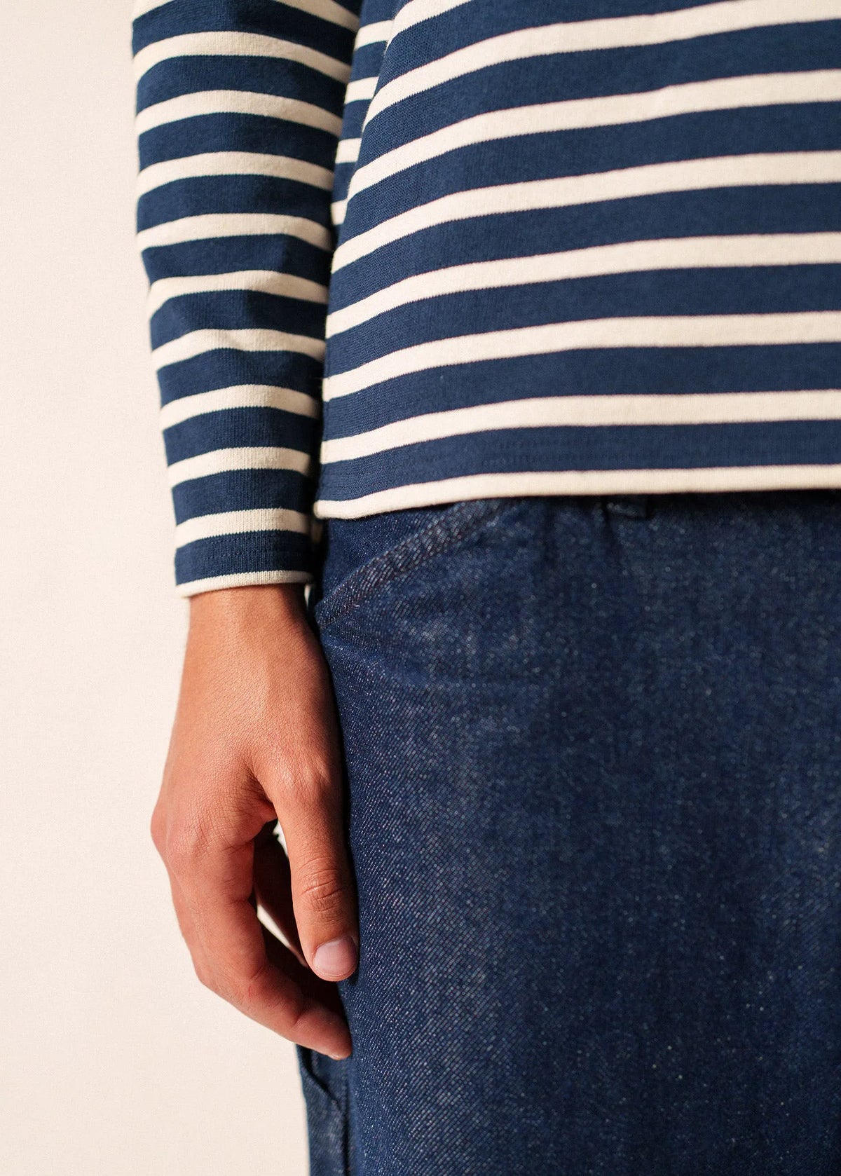 NAVY / ECRU