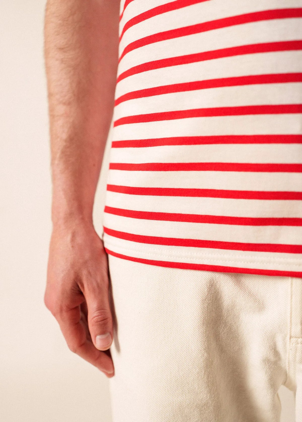 WHITE / RED