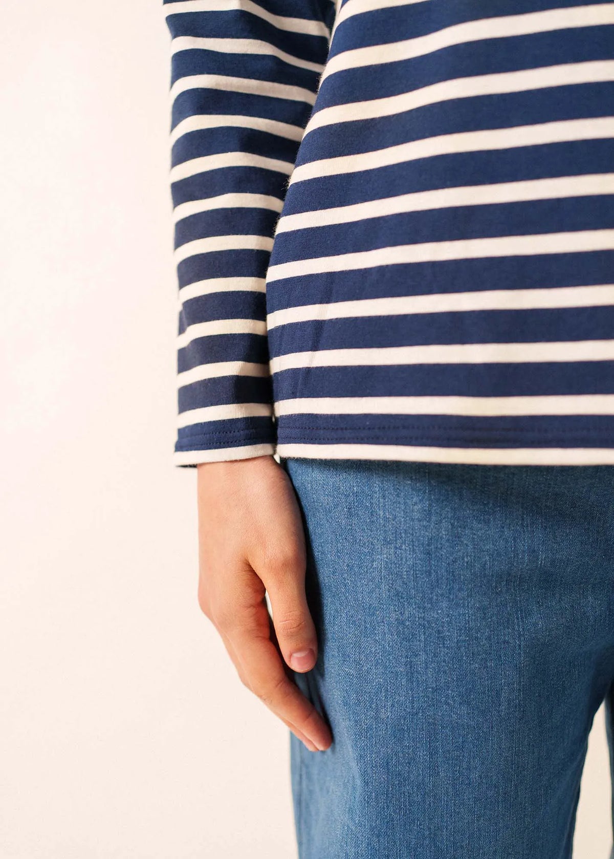 NAVY / ECRU