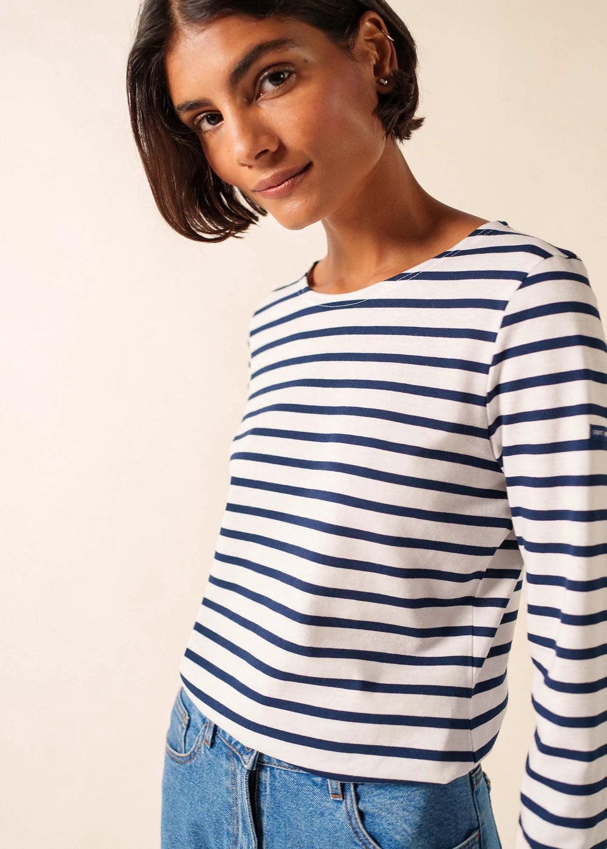 WHITE / NAVY