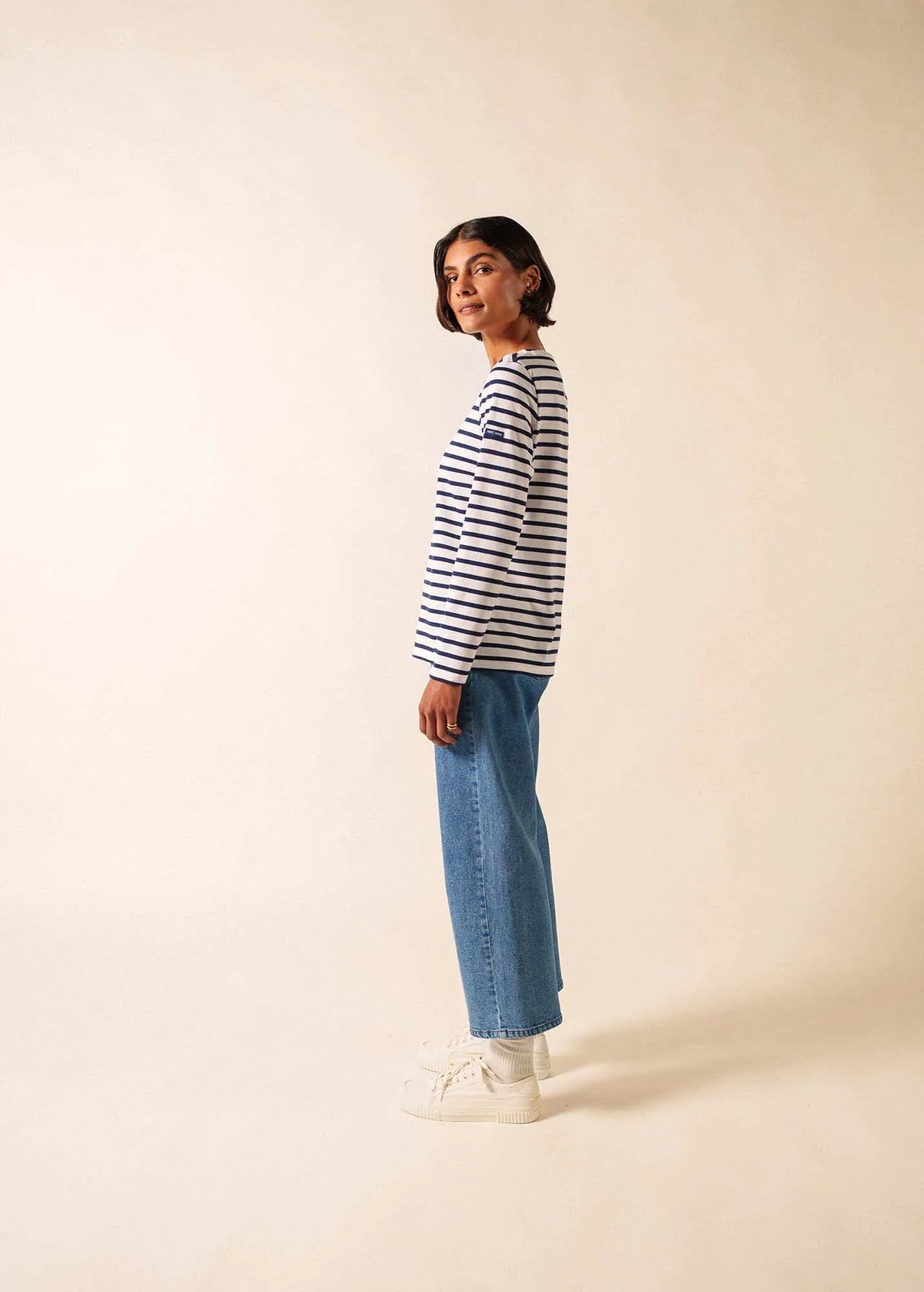 WHITE / NAVY