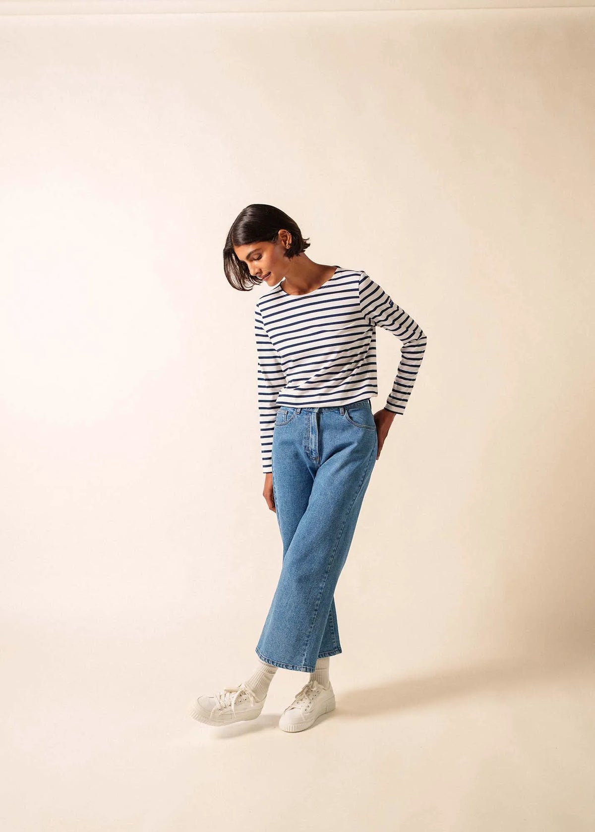 WHITE / NAVY