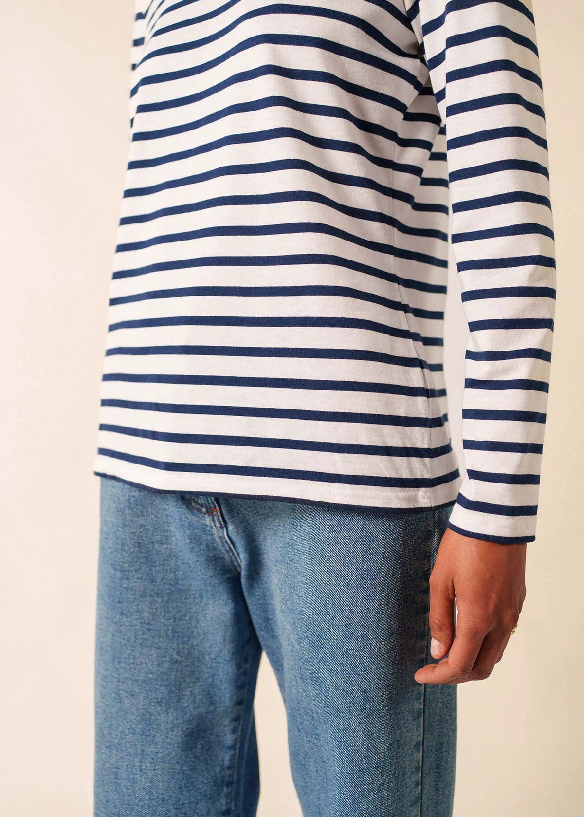 WHITE / NAVY
