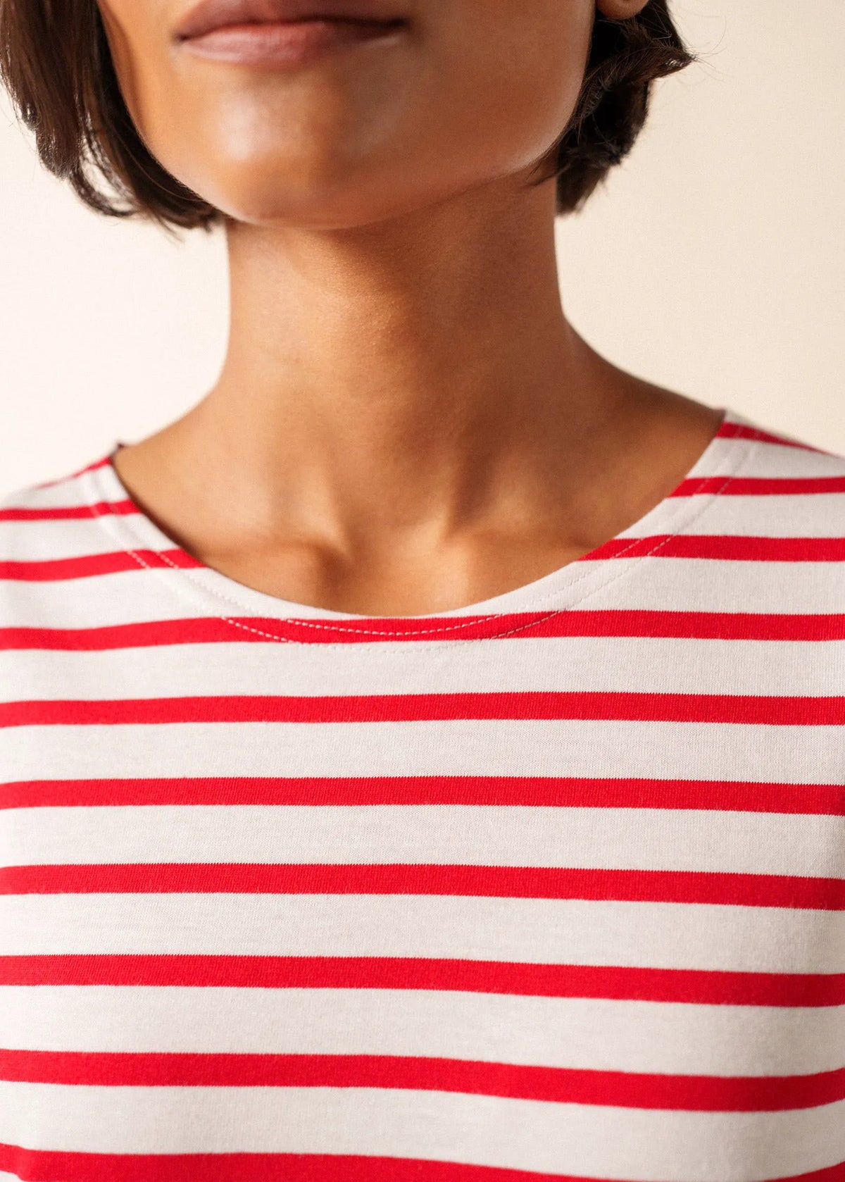 WHITE / RED