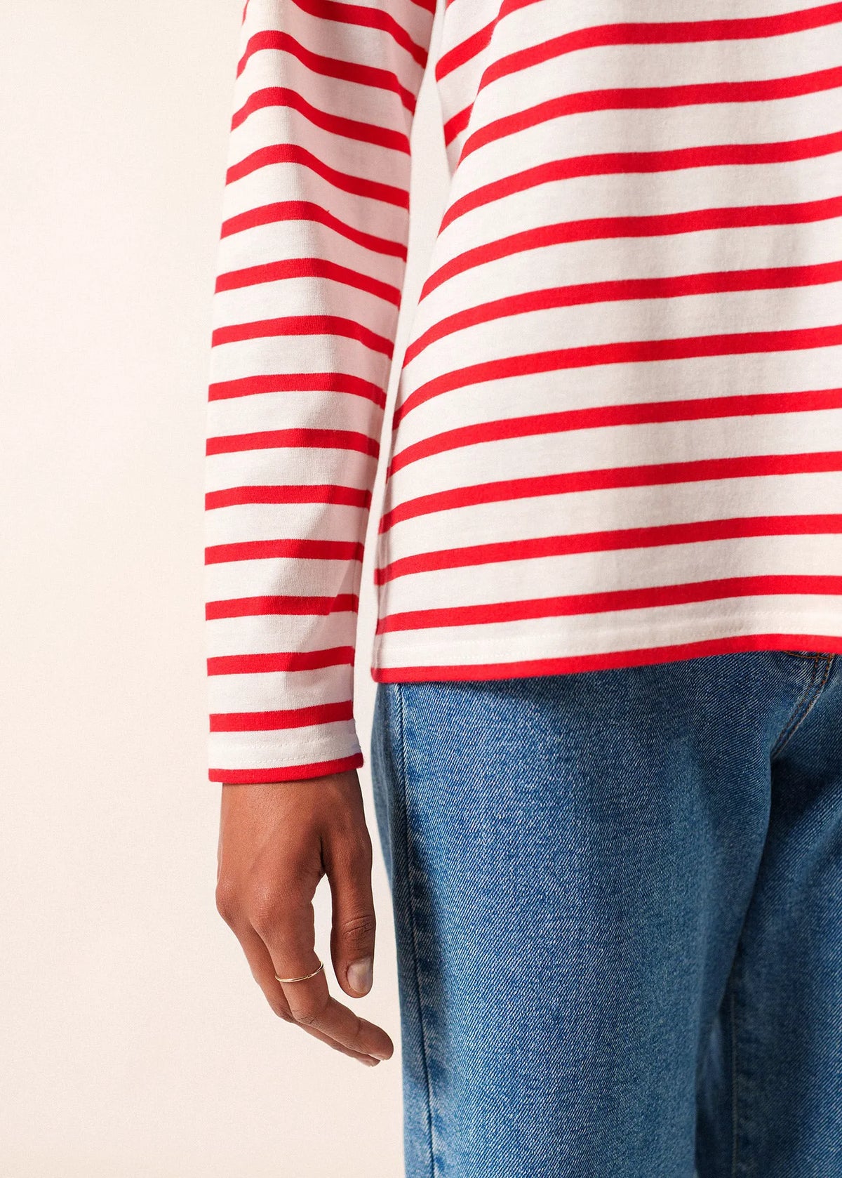 WHITE / RED