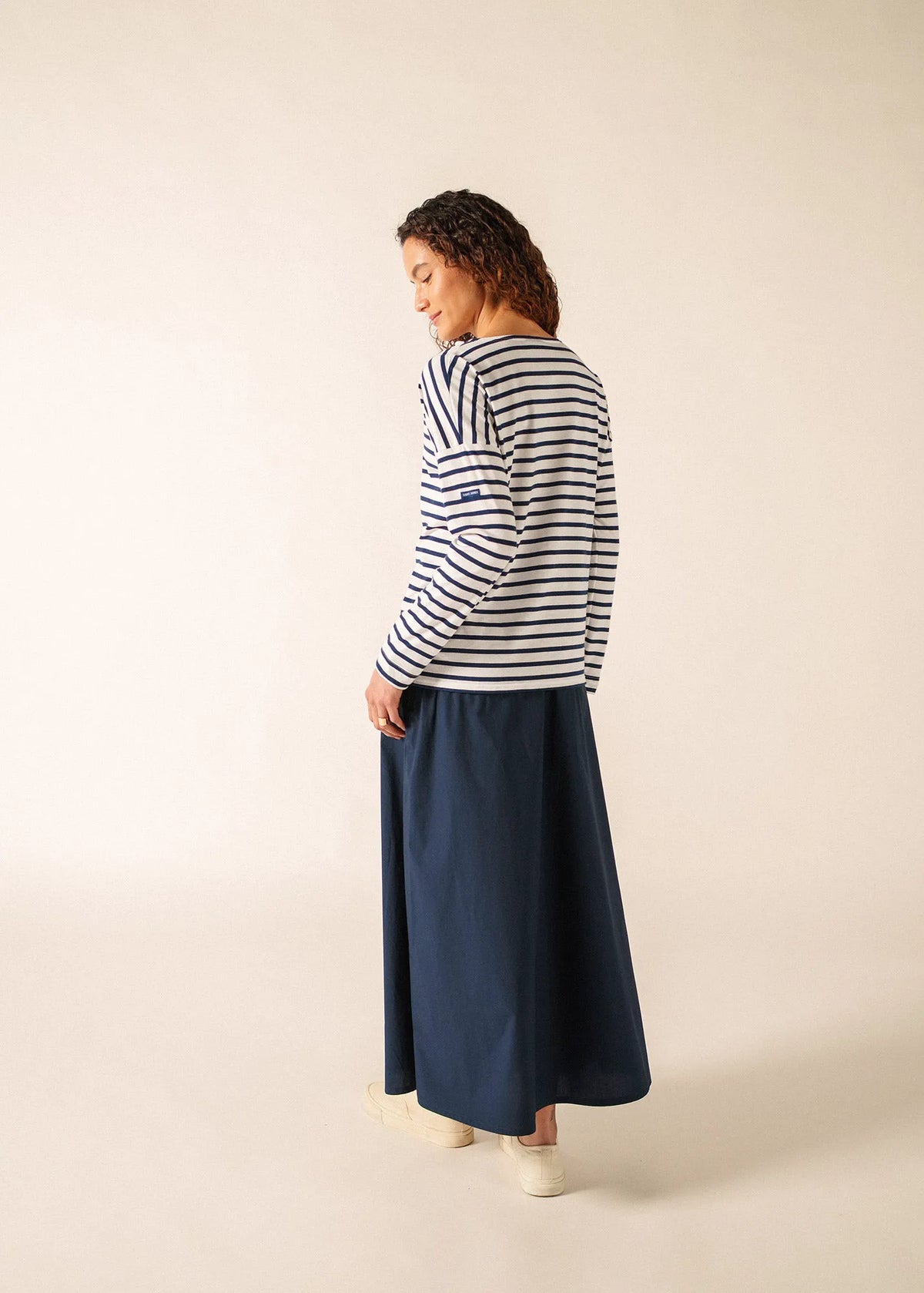 WHITE / NAVY