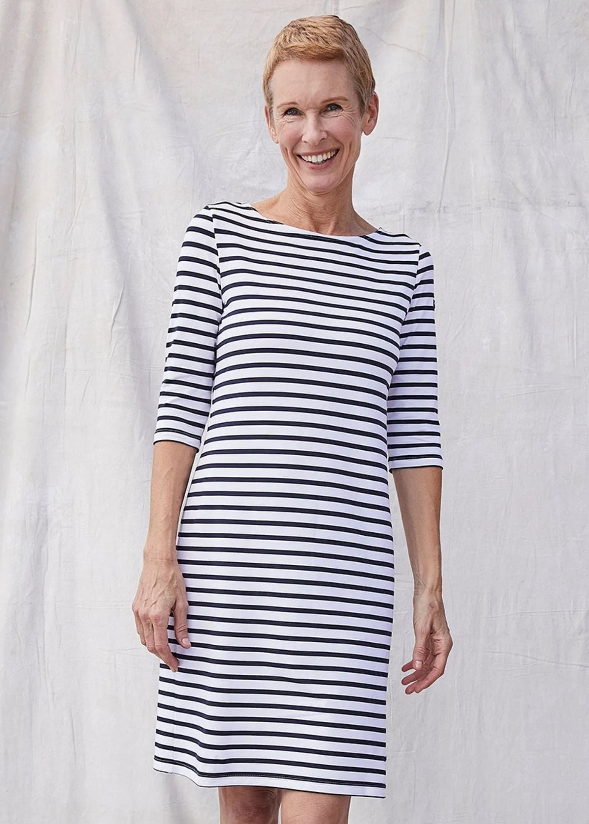 WHITE / NAVY