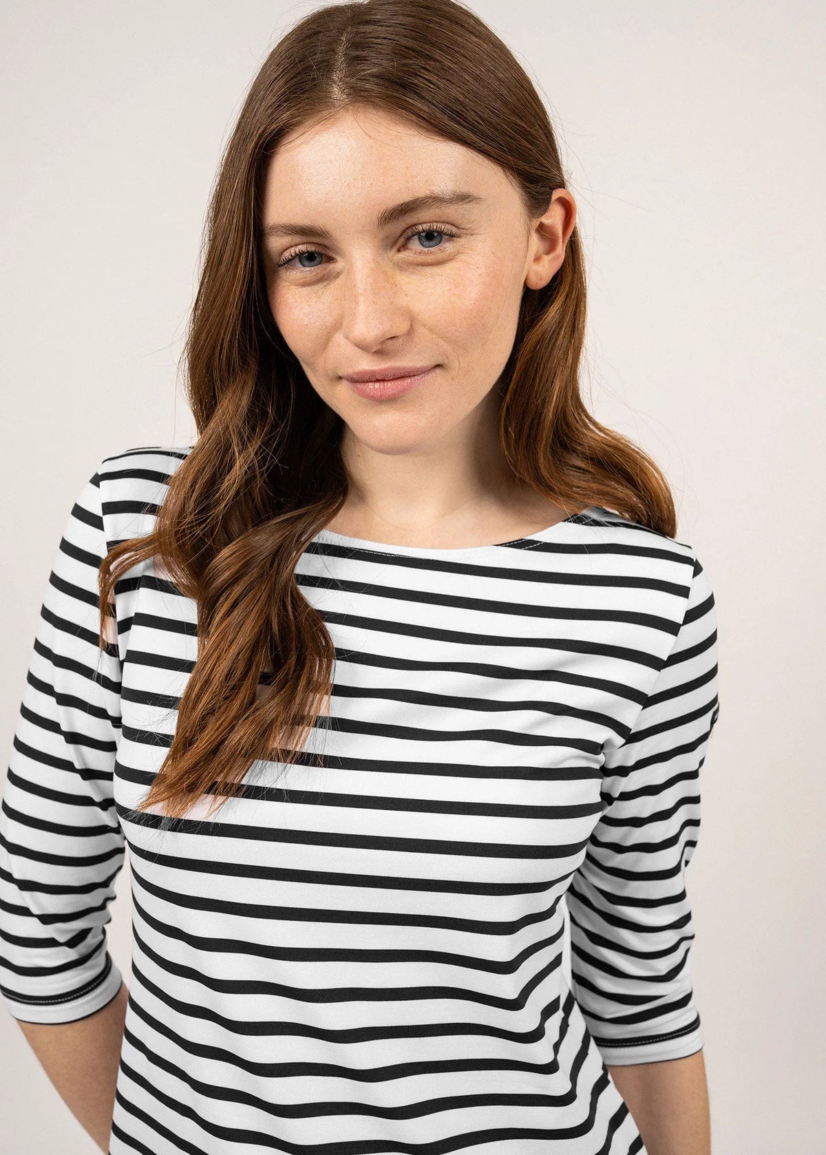WHITE / BLACK