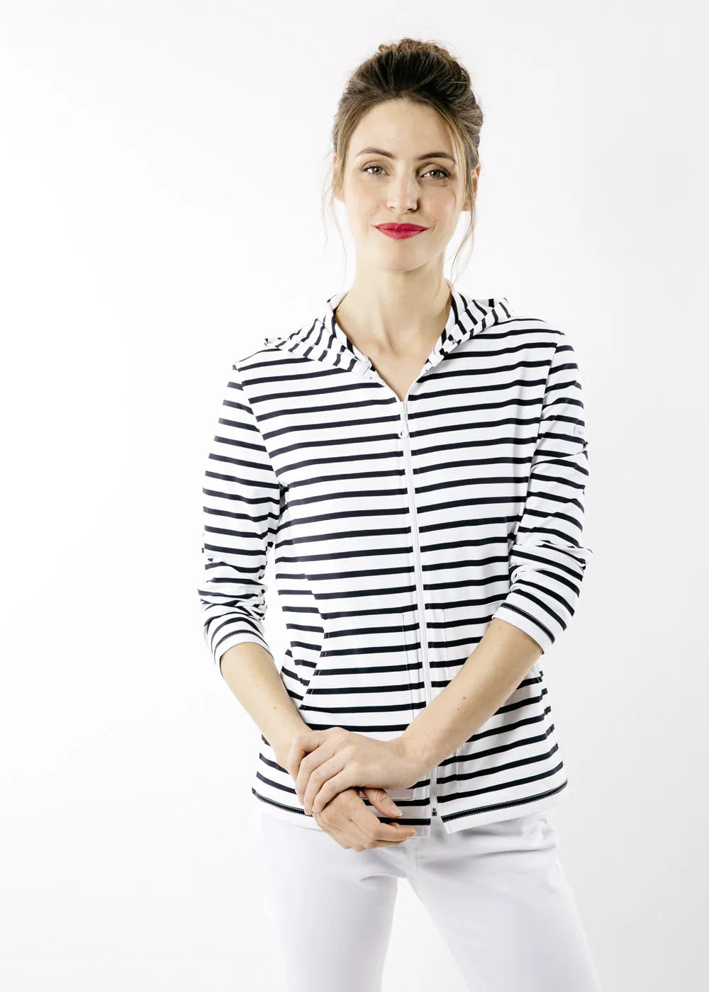 WHITE / NAVY