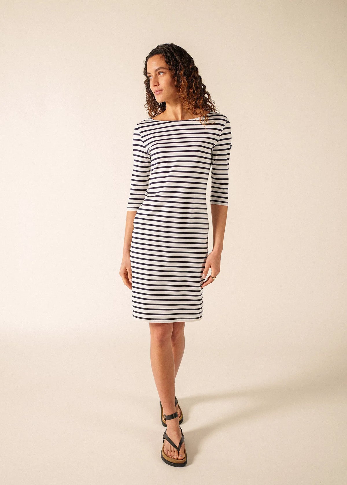 WHITE / NAVY
