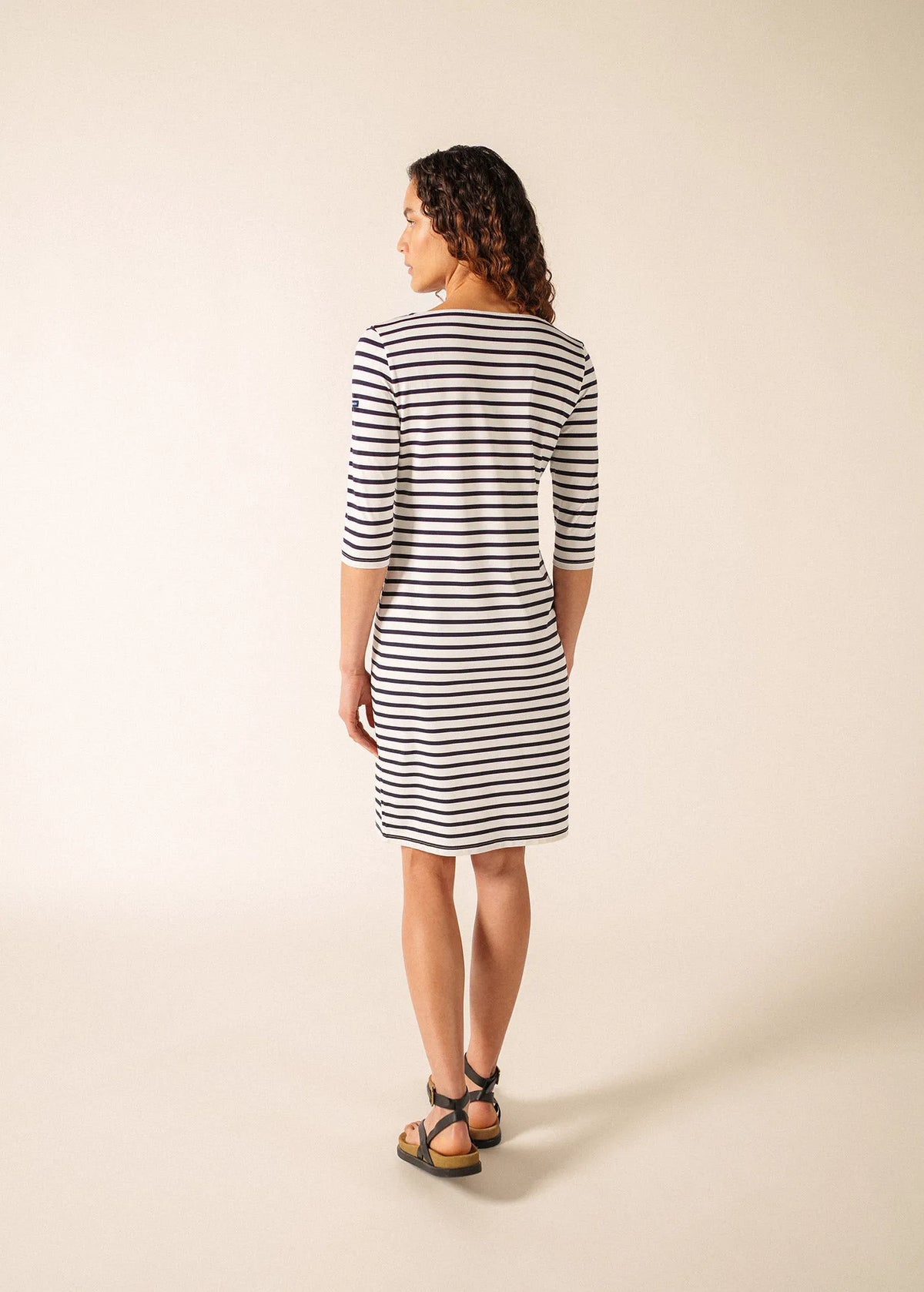 WHITE / NAVY