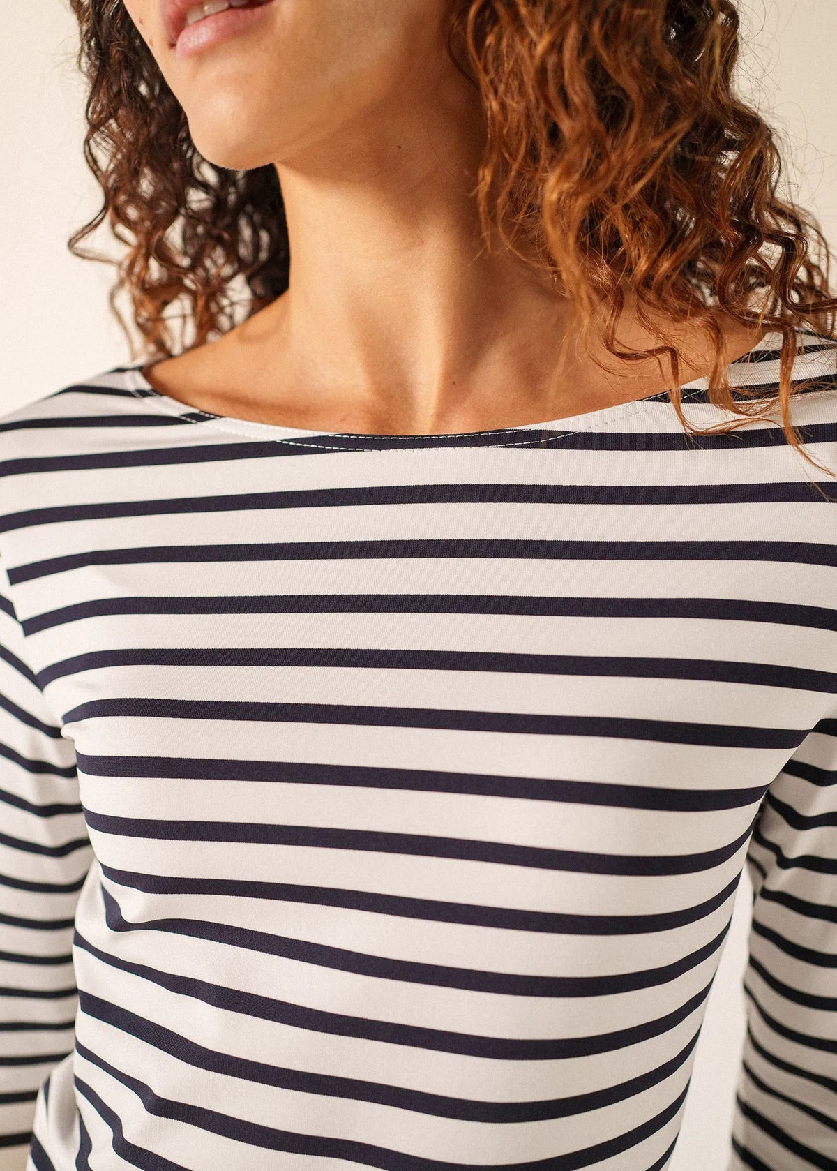WHITE / NAVY
