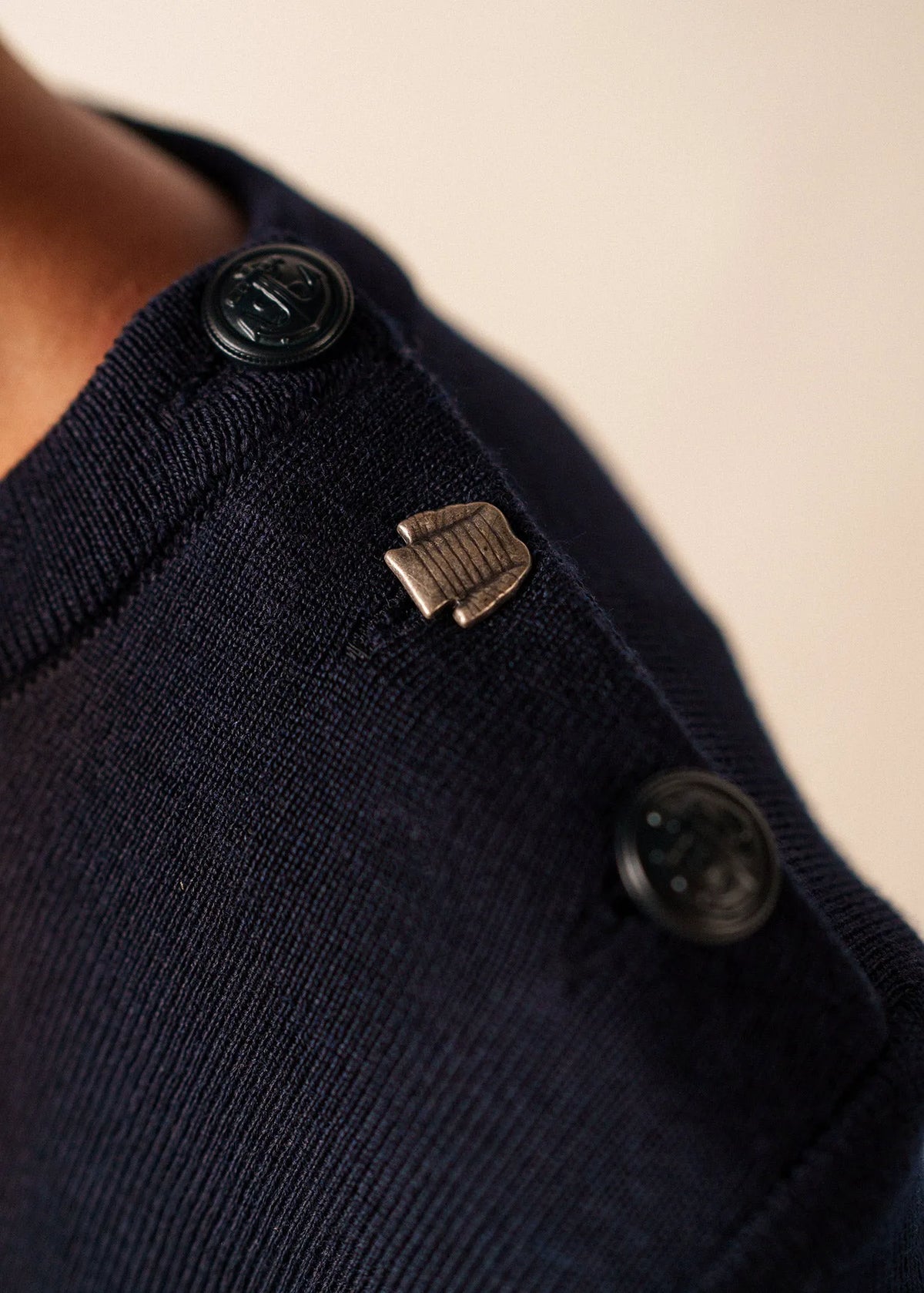 NAVY / IVORY