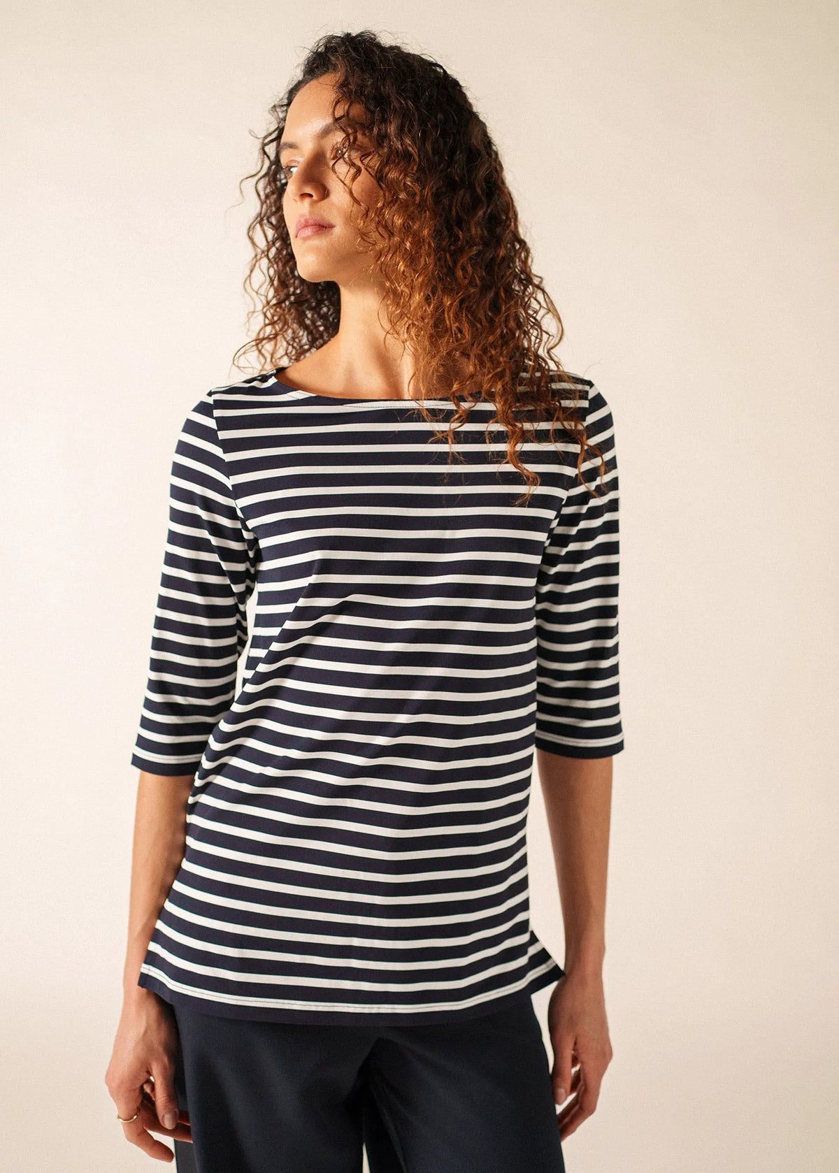 NAVY / WHITE