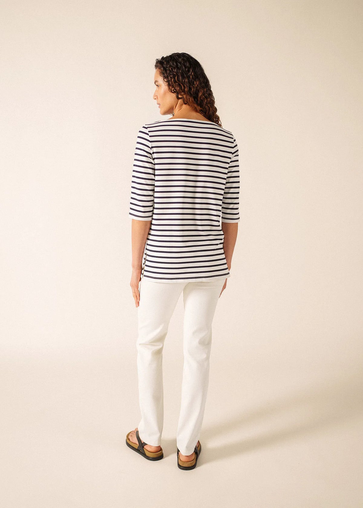 WHITE / NAVY