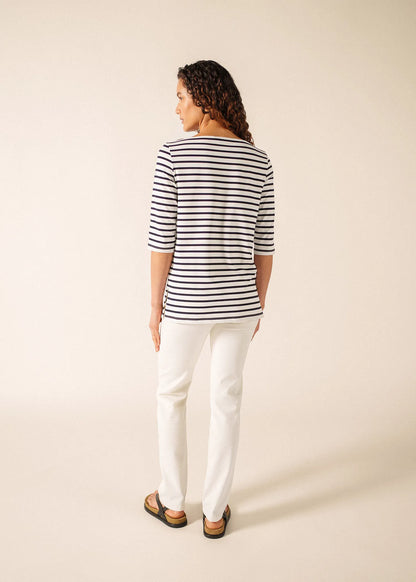 WHITE / NAVY