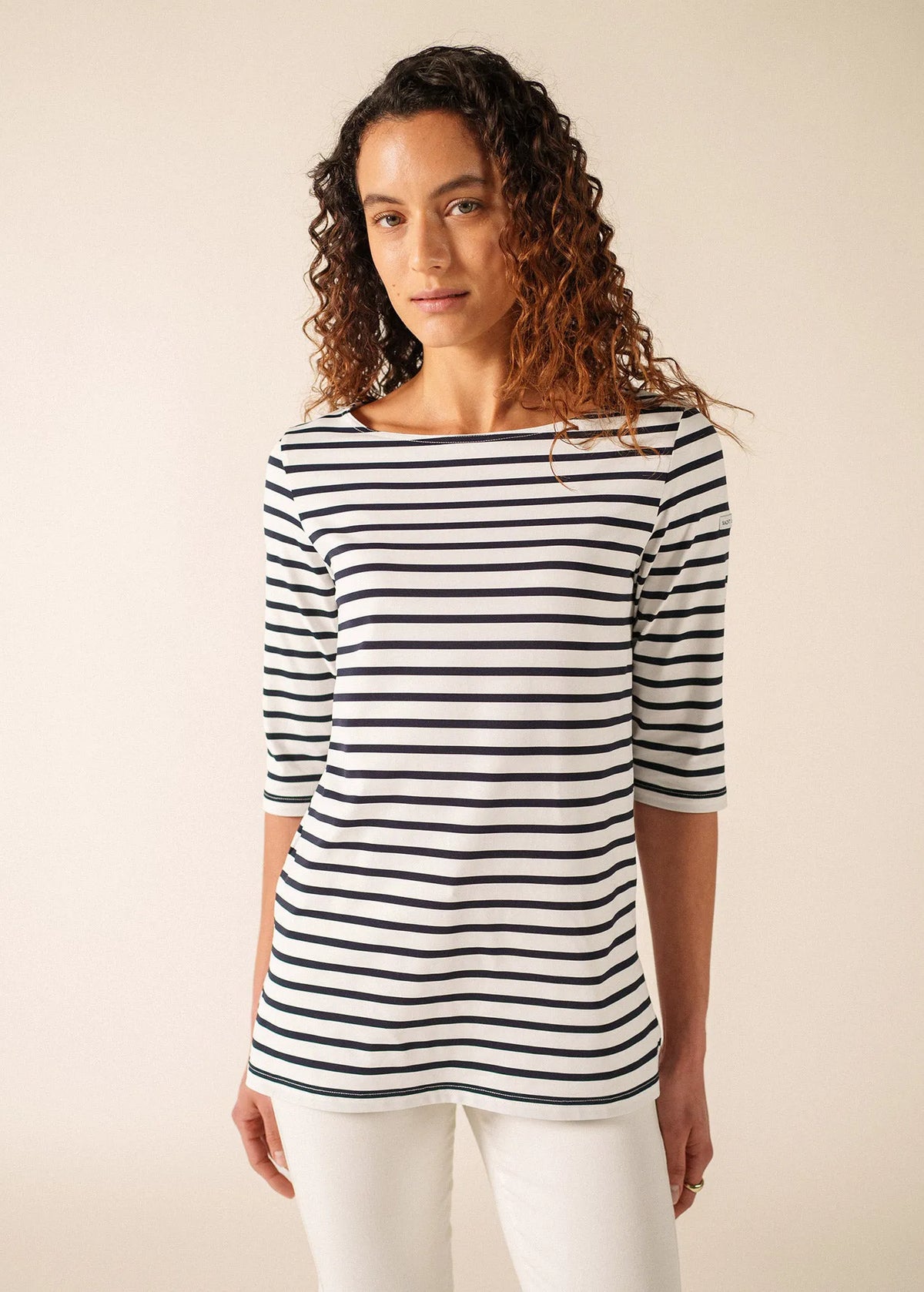 WHITE / NAVY