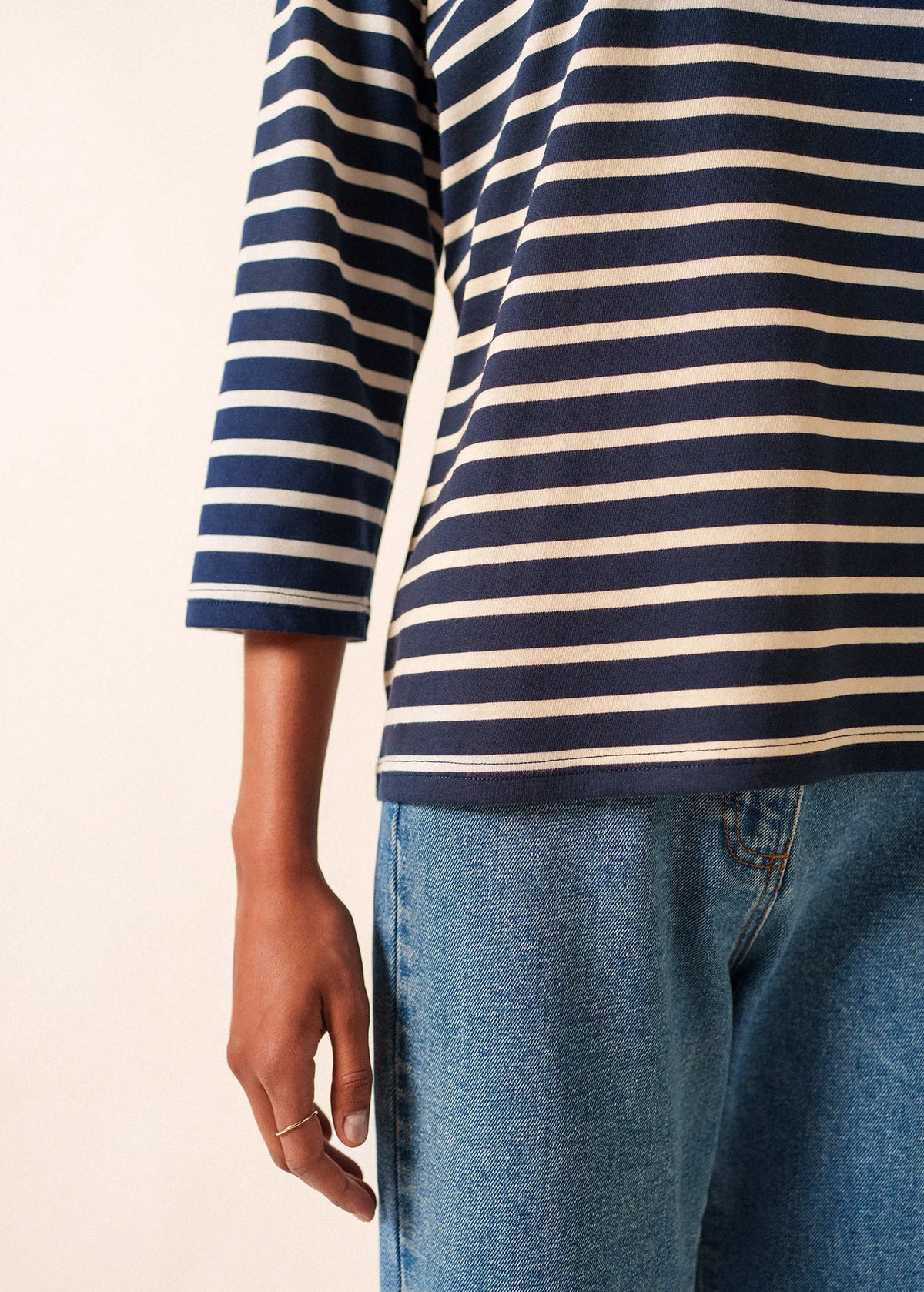 NAVY / ECRU