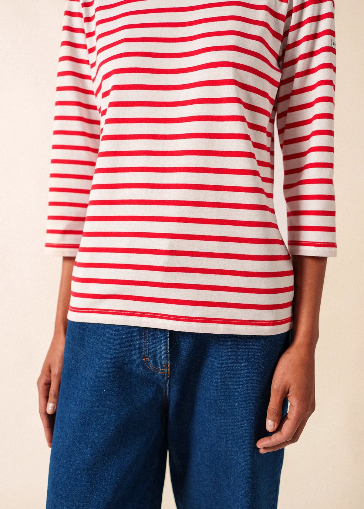 WHITE / RED