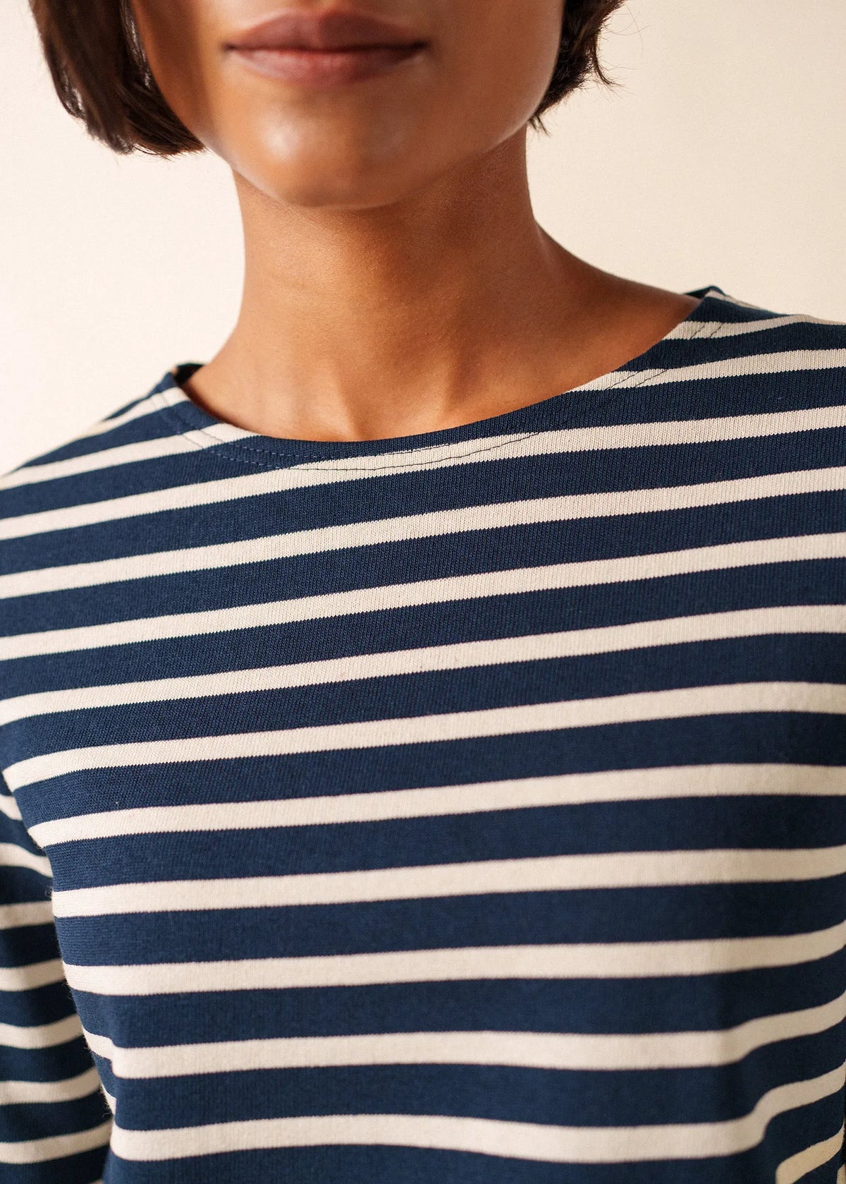 NAVY / ECRU