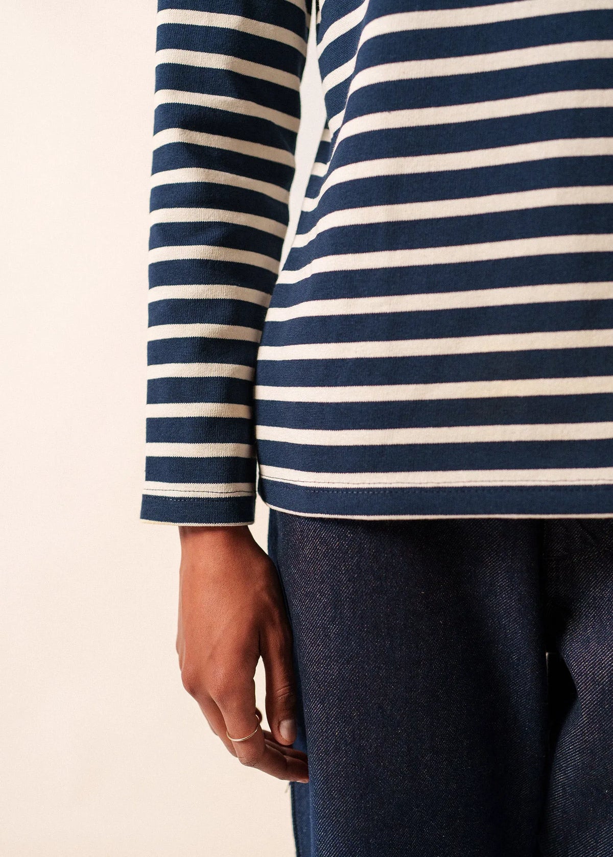 NAVY / ECRU