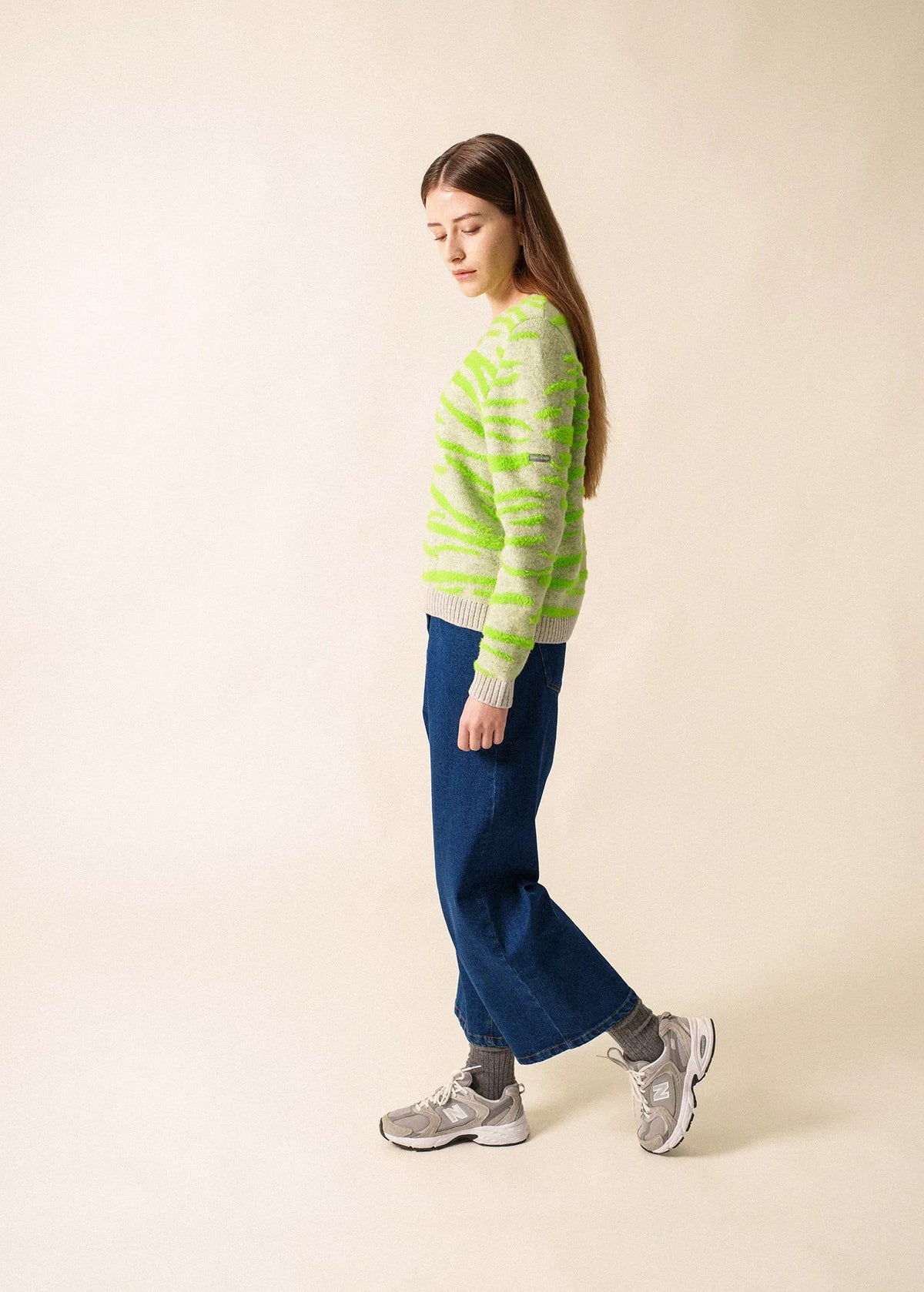 GRAY / NEON GREEN
