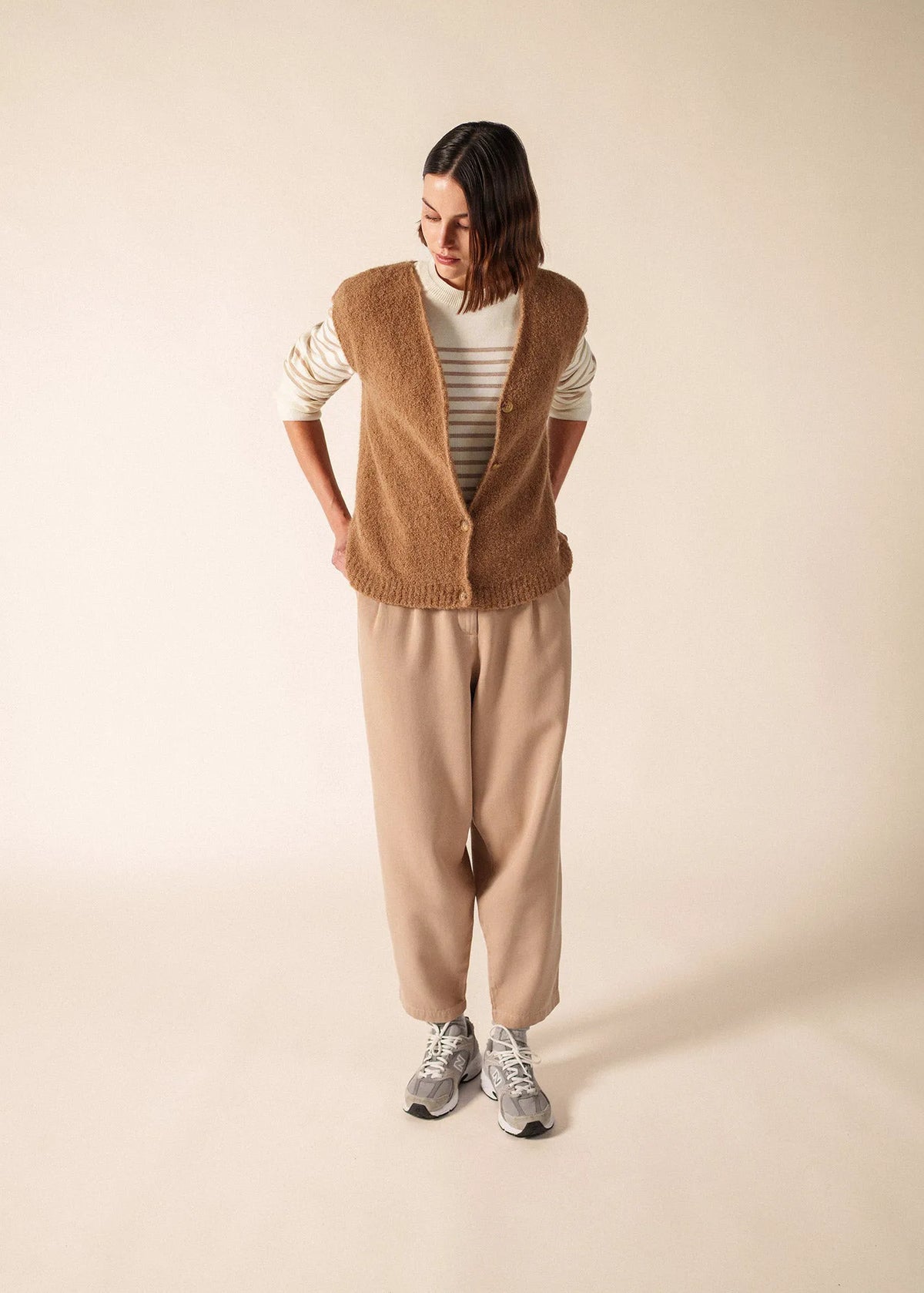 DARK BEIGE