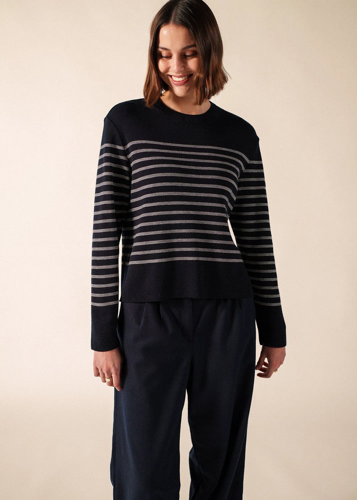 NAVY / WHITE