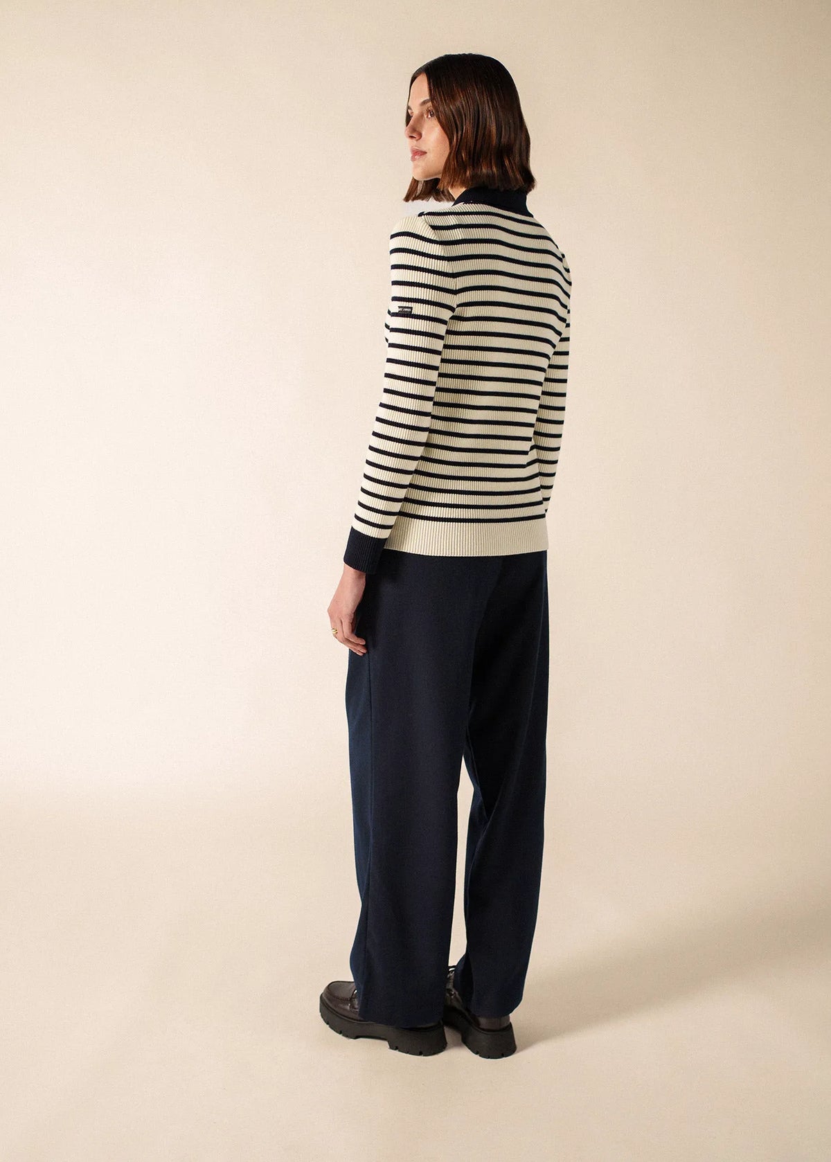 IVORY / NAVY