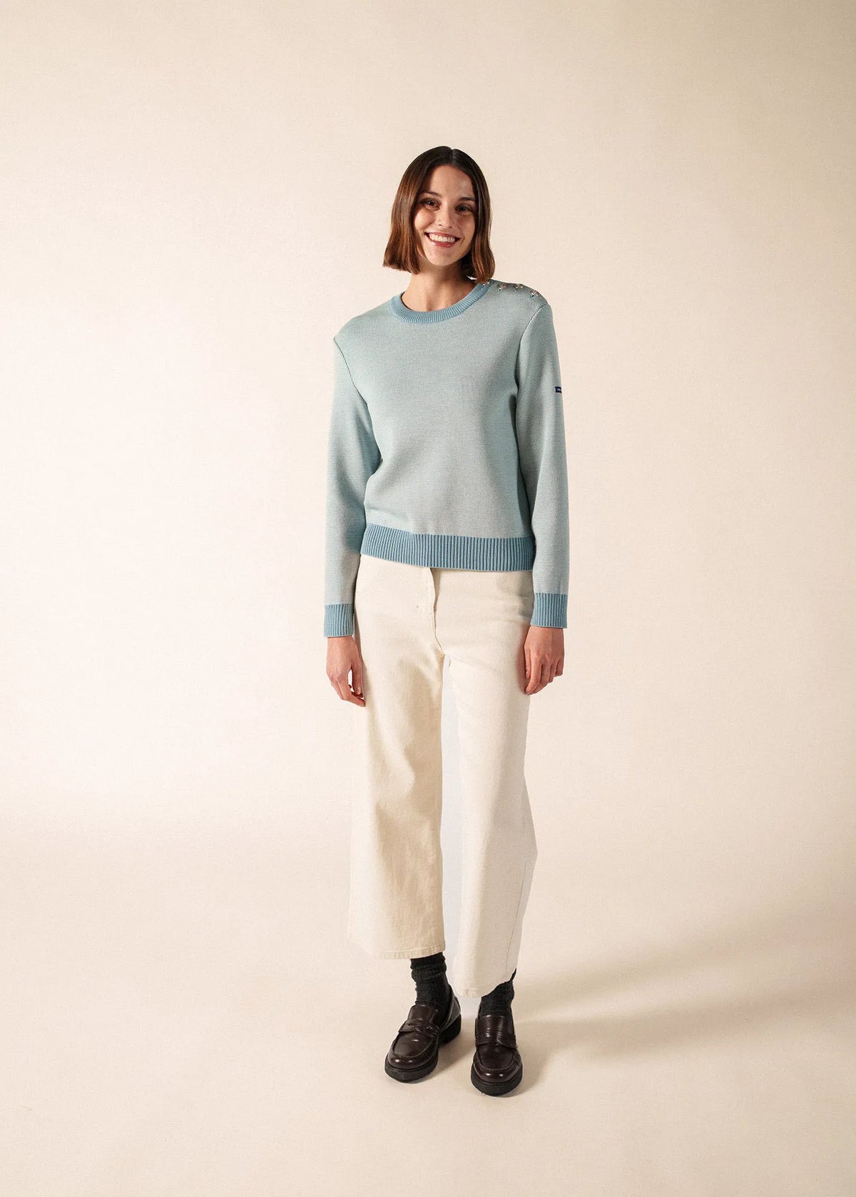LIGHT COASTAL BLUE / WHITE