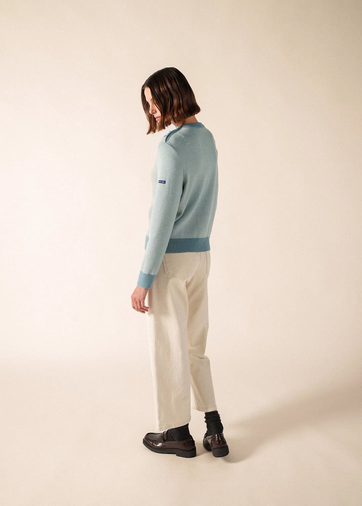 LIGHT COASTAL BLUE / WHITE
