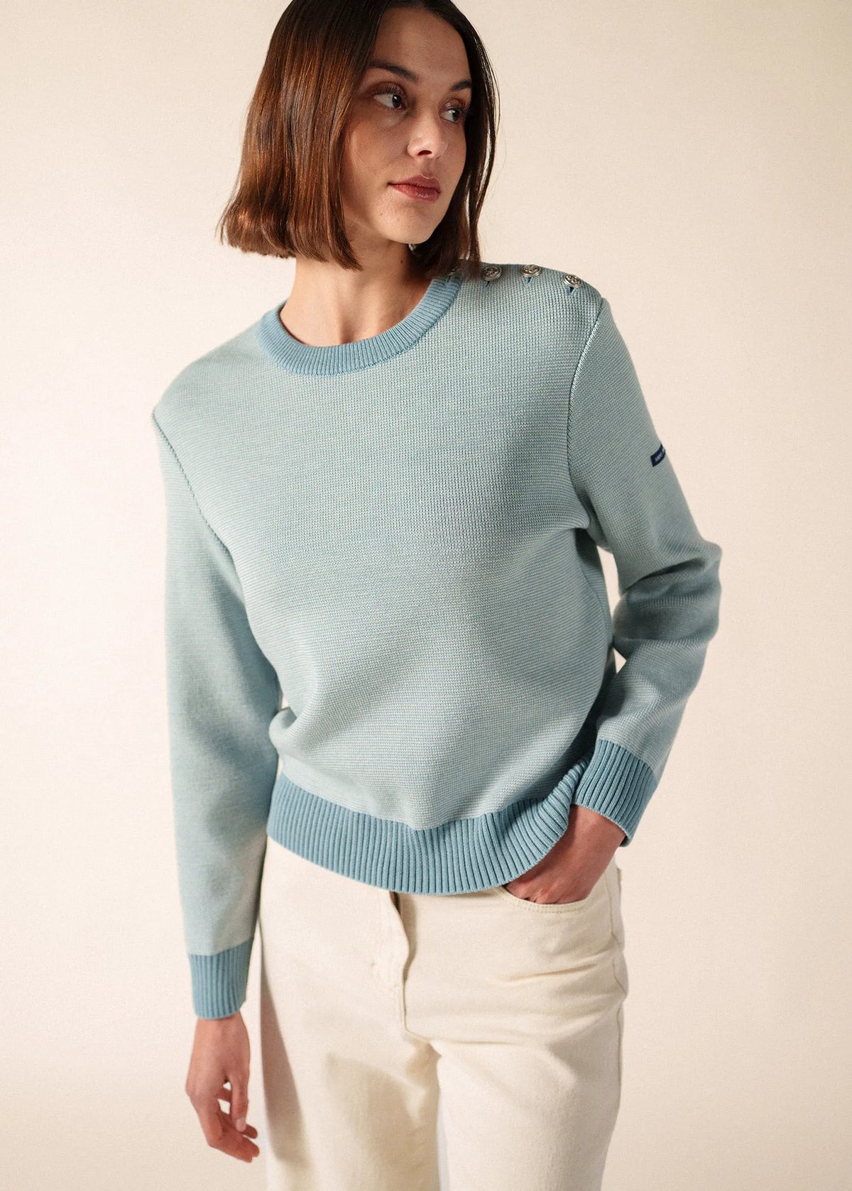 LIGHT COASTAL BLUE / WHITE