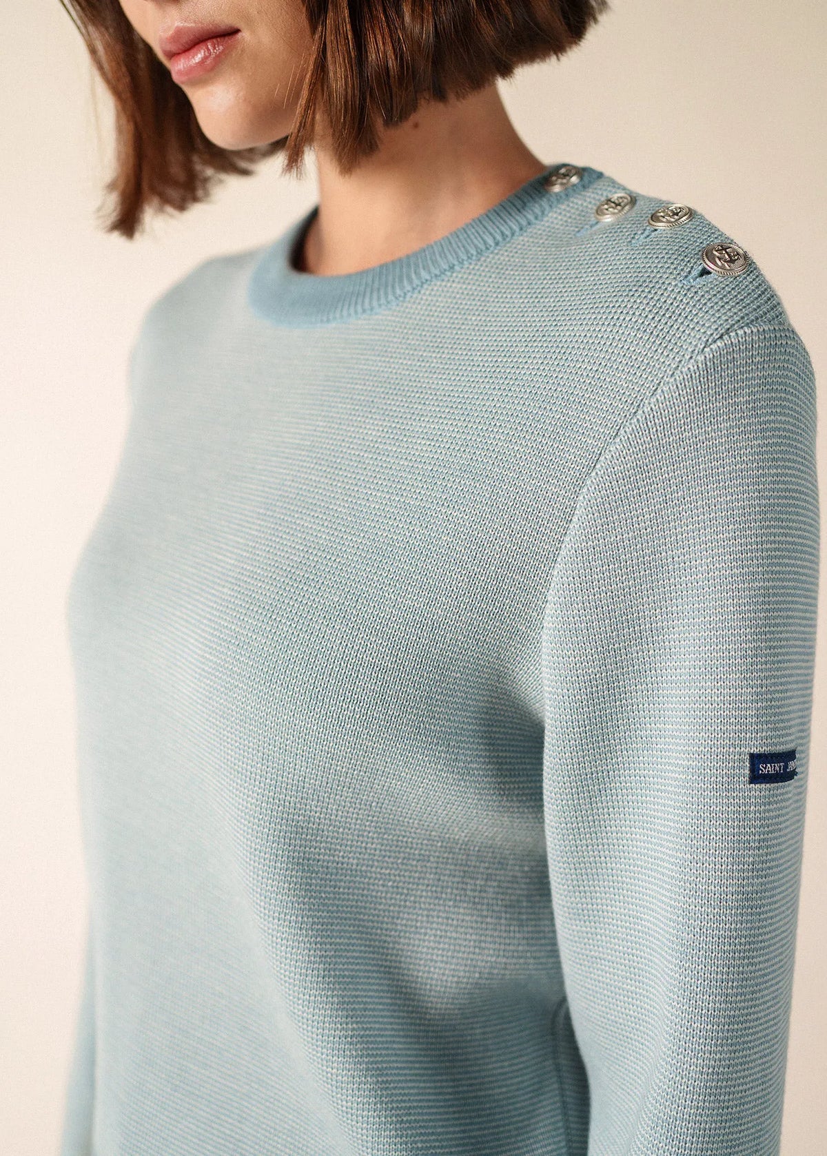 LIGHT COASTAL BLUE / WHITE