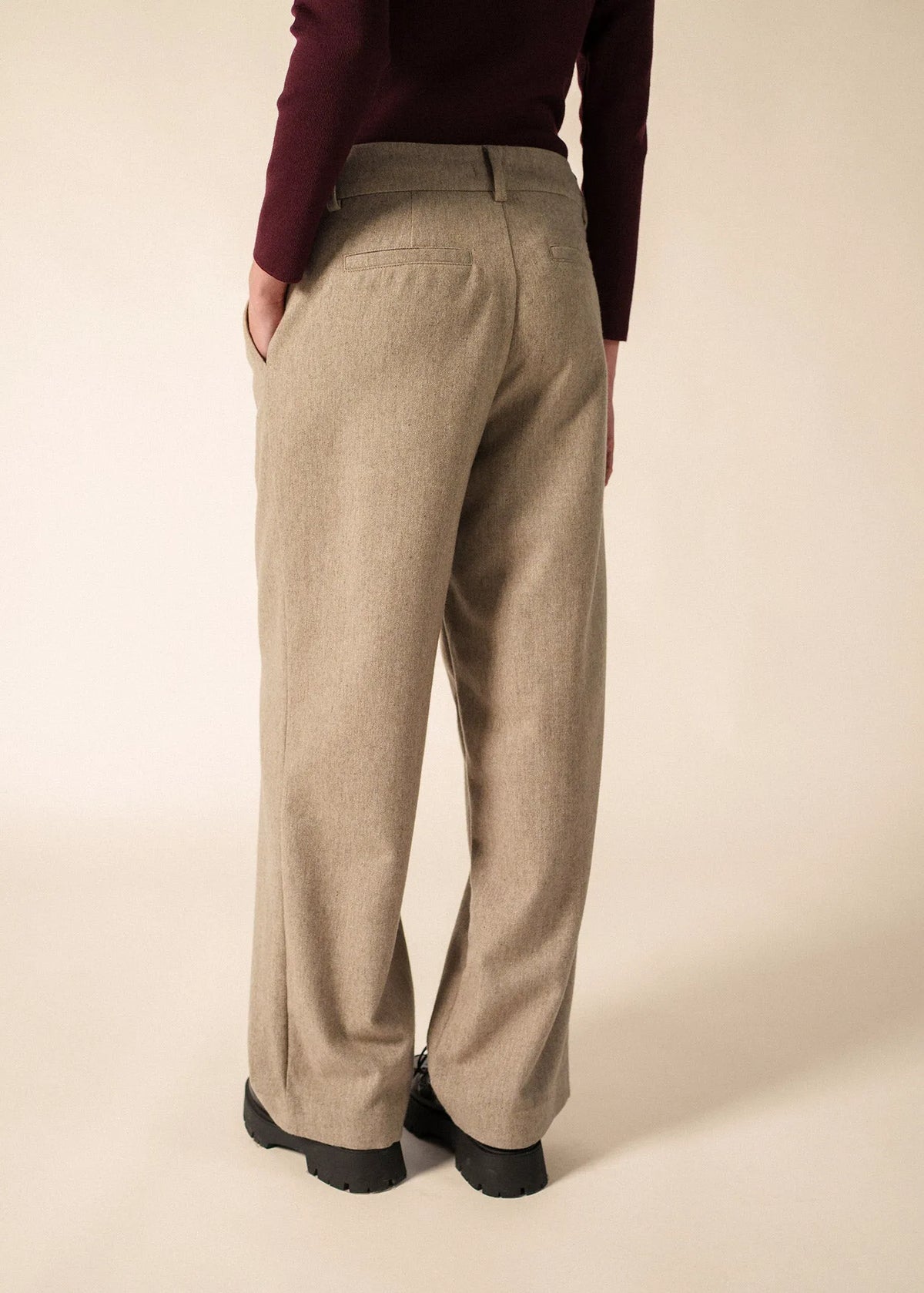 DARK BEIGE