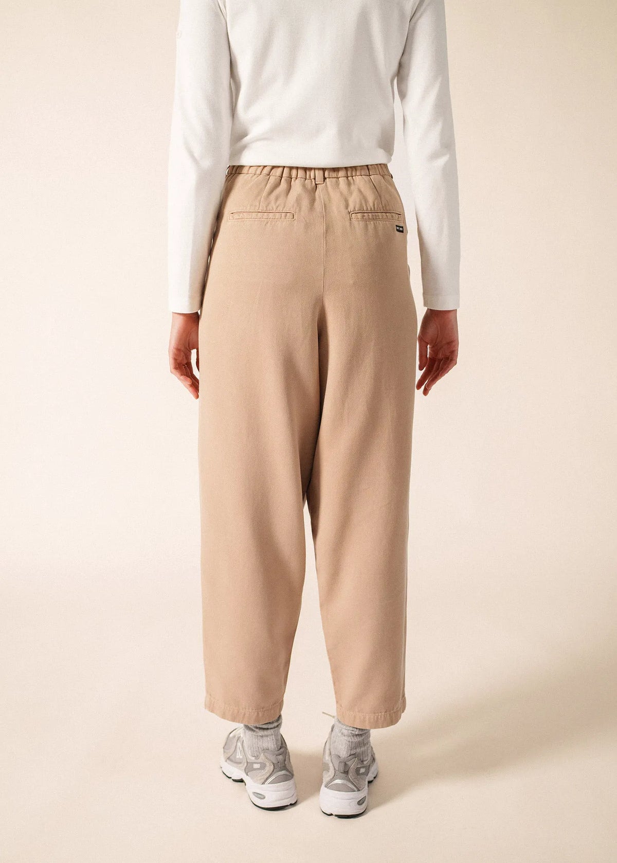 DARK BEIGE