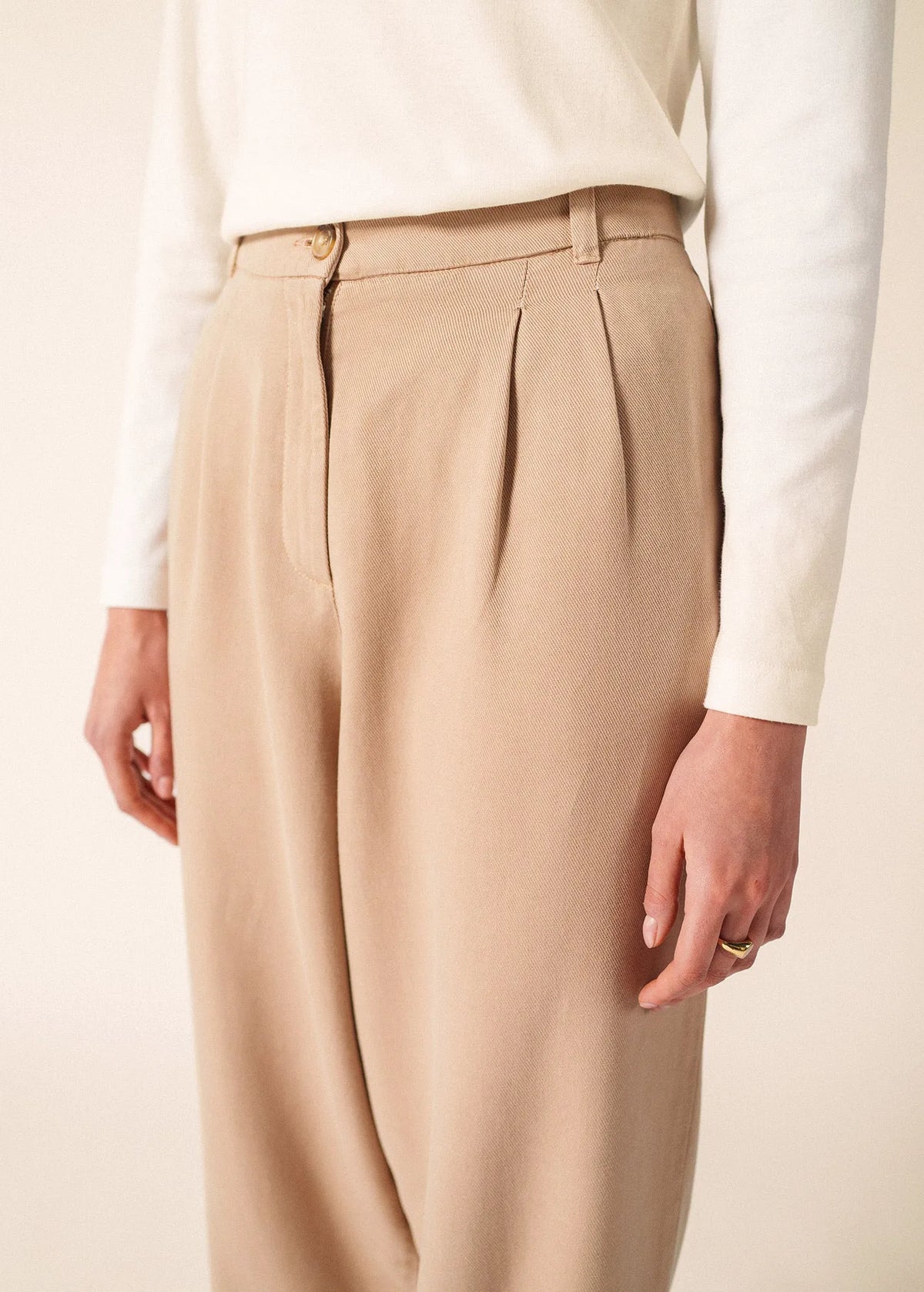 DARK BEIGE