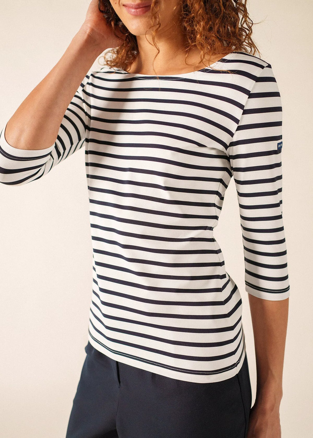 WHITE / NAVY