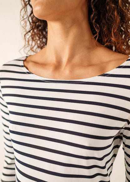 WHITE / NAVY