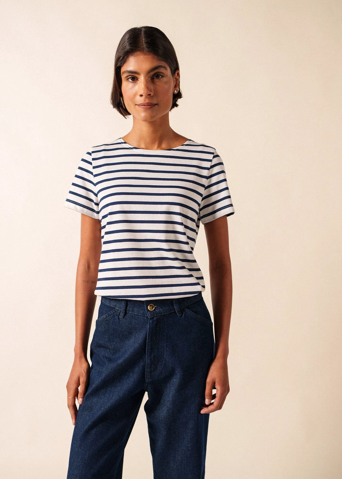 WHITE / NAVY
