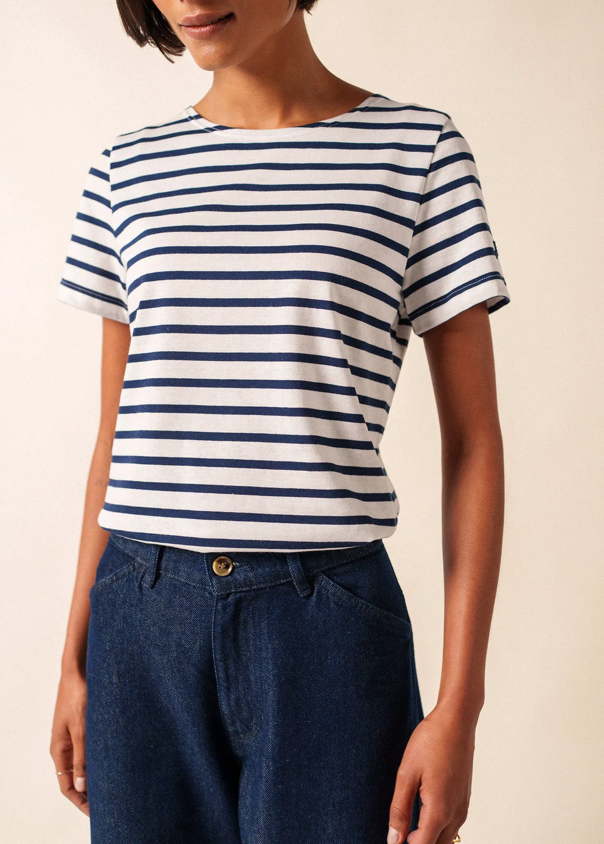 WHITE / NAVY