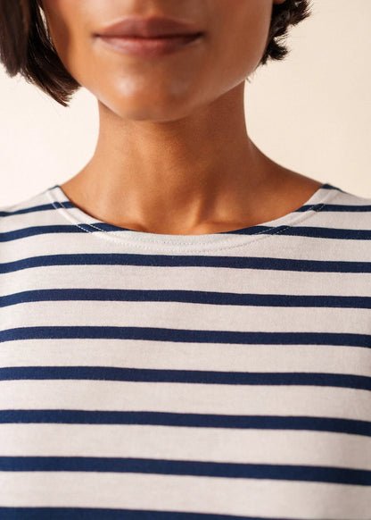 WHITE / NAVY
