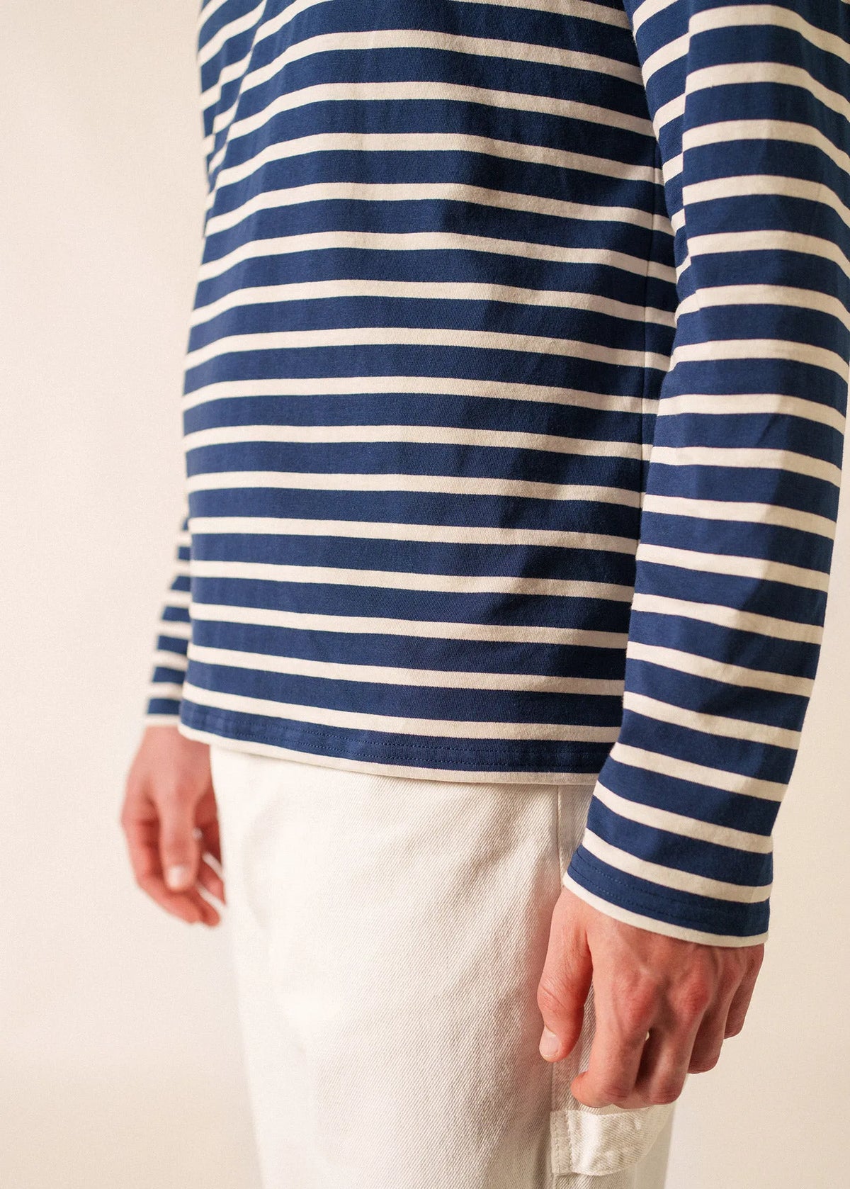 NAVY / ECRU