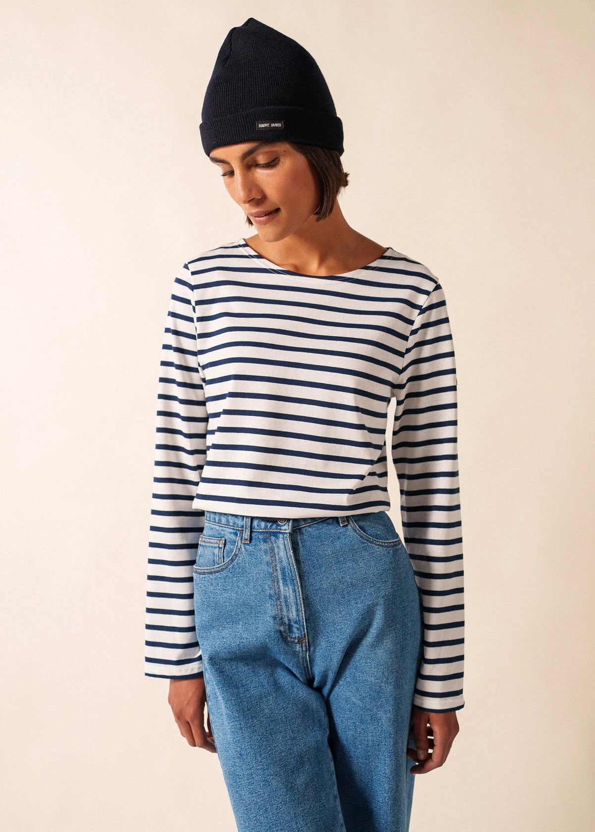 WHITE / NAVY