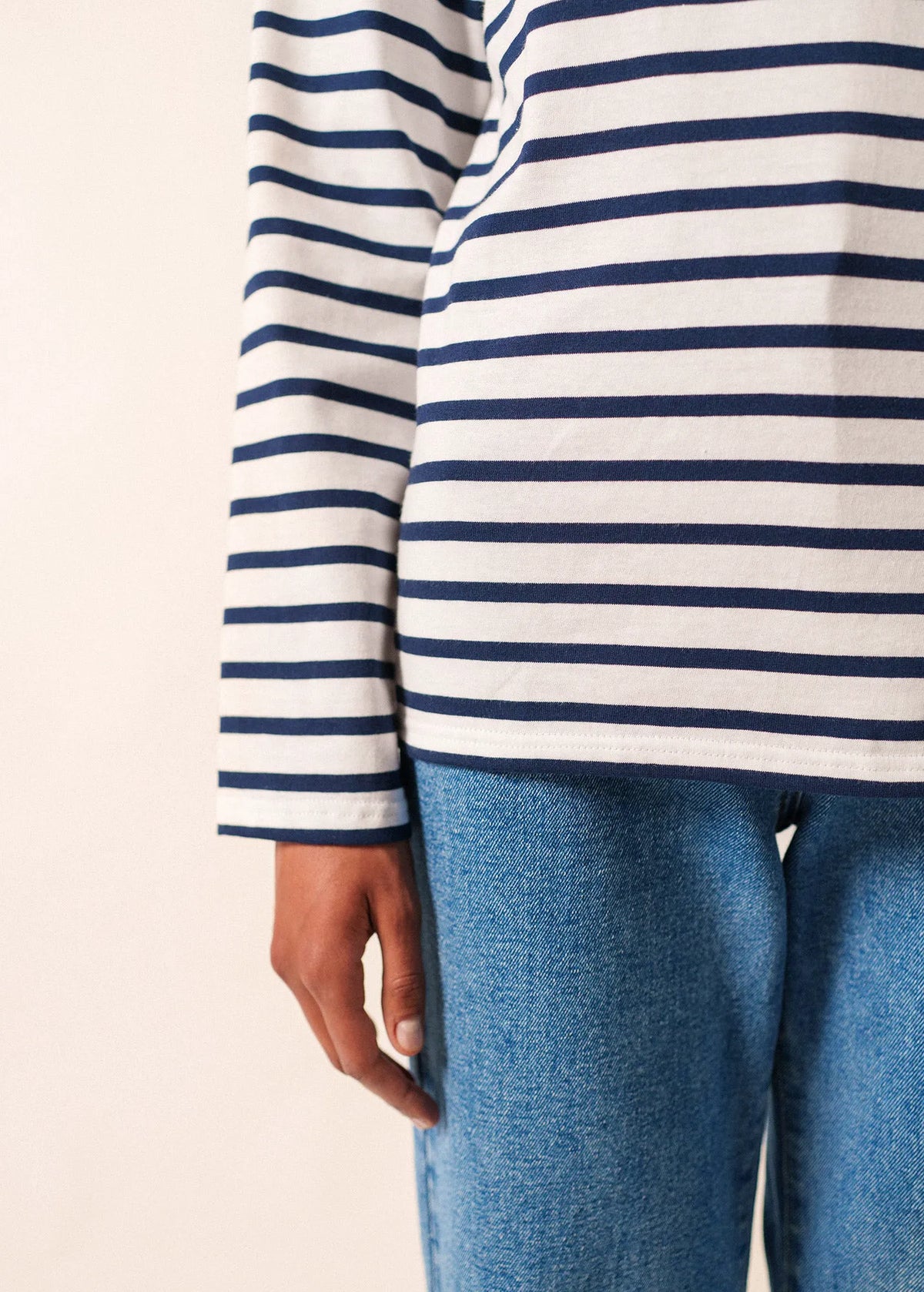 WHITE / NAVY