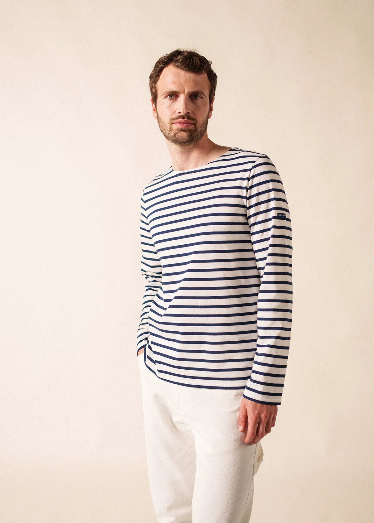 WHITE / NAVY