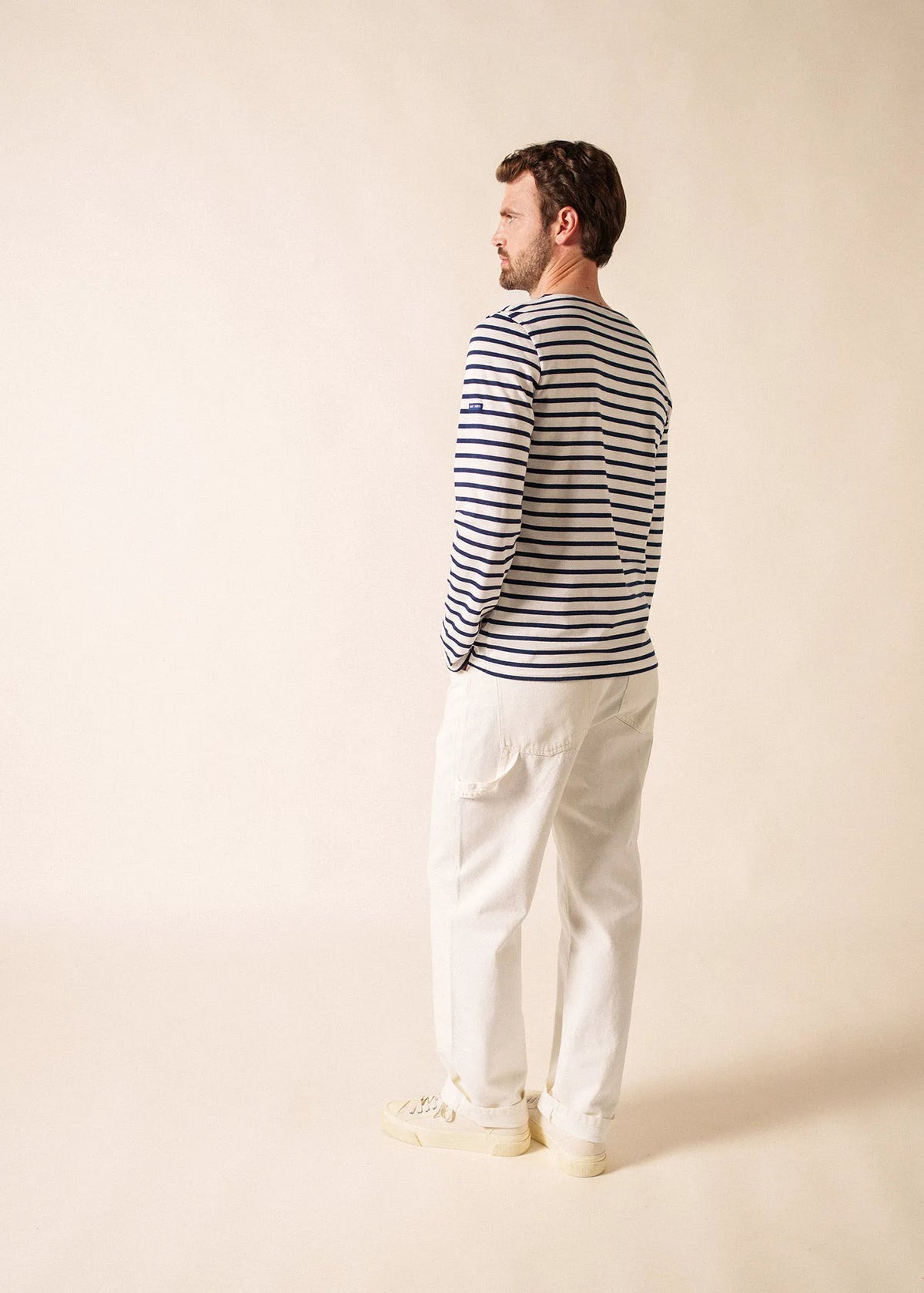 WHITE / NAVY