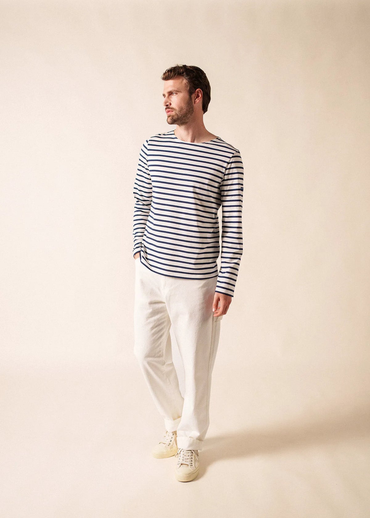 WHITE / NAVY