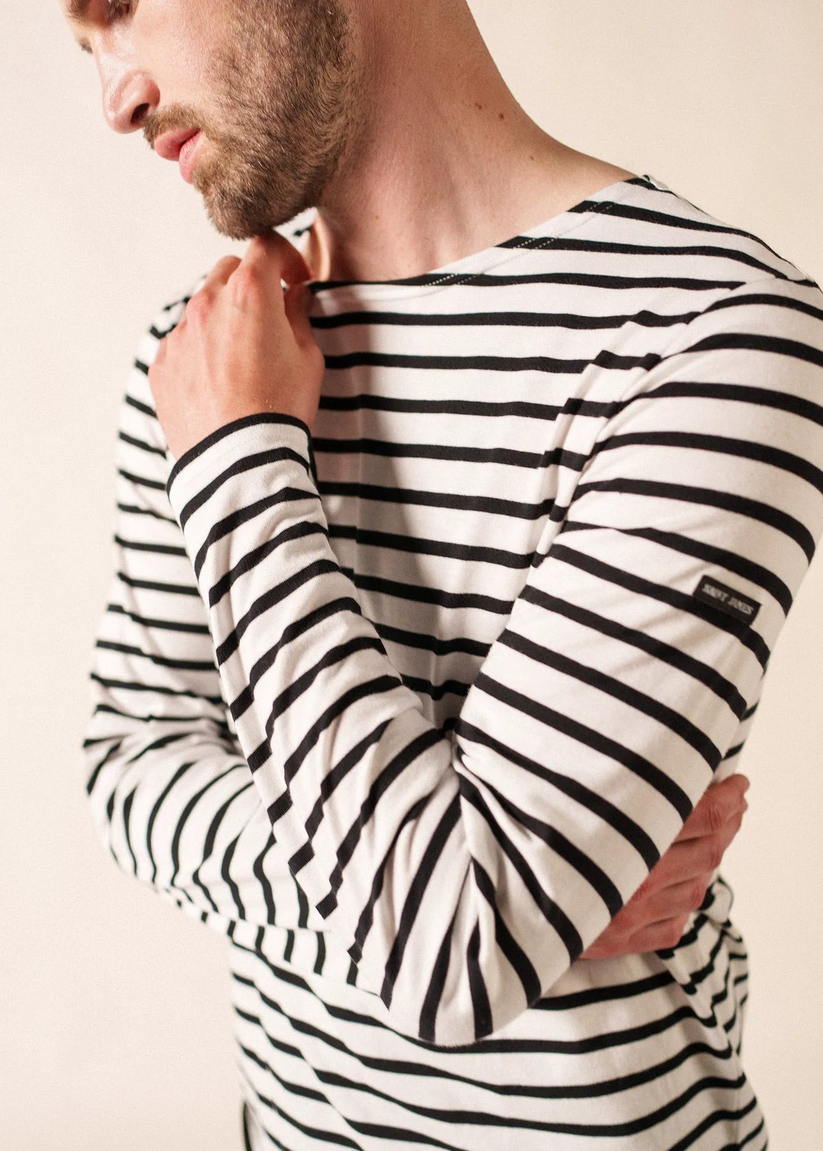 WHITE / BLACK