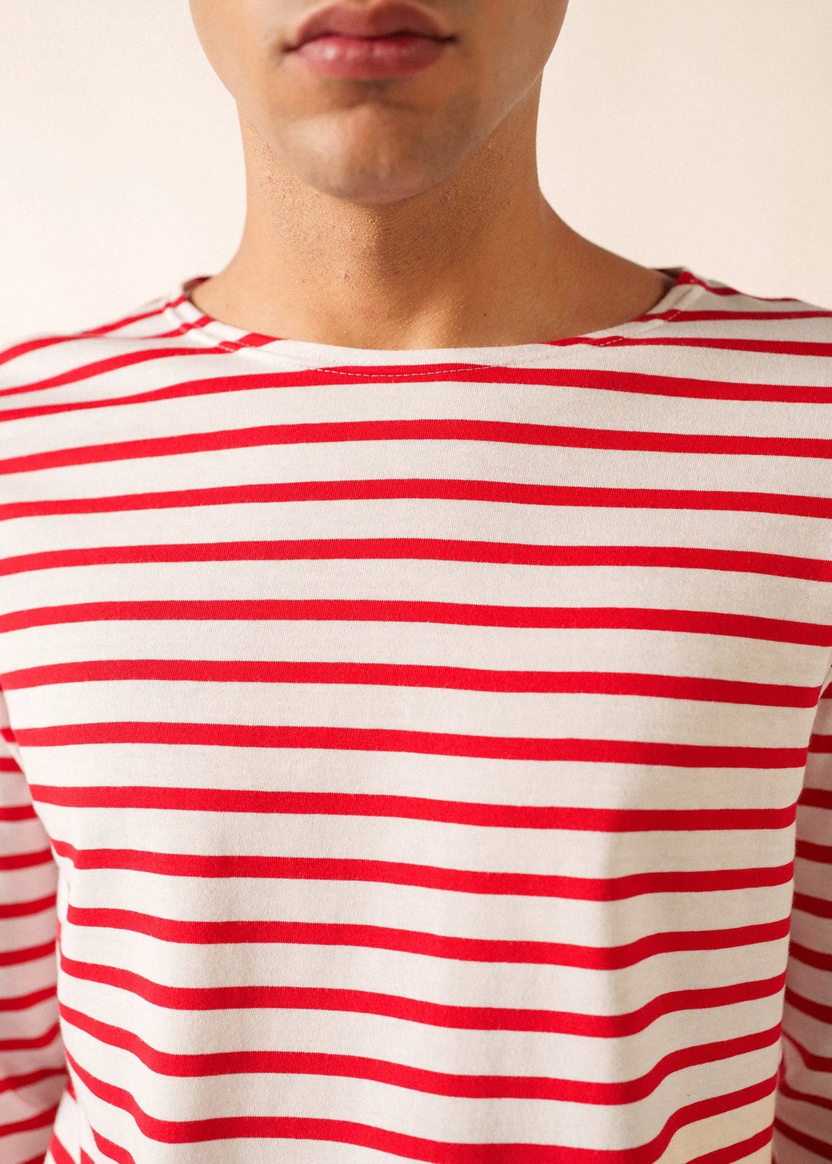 WHITE / RED