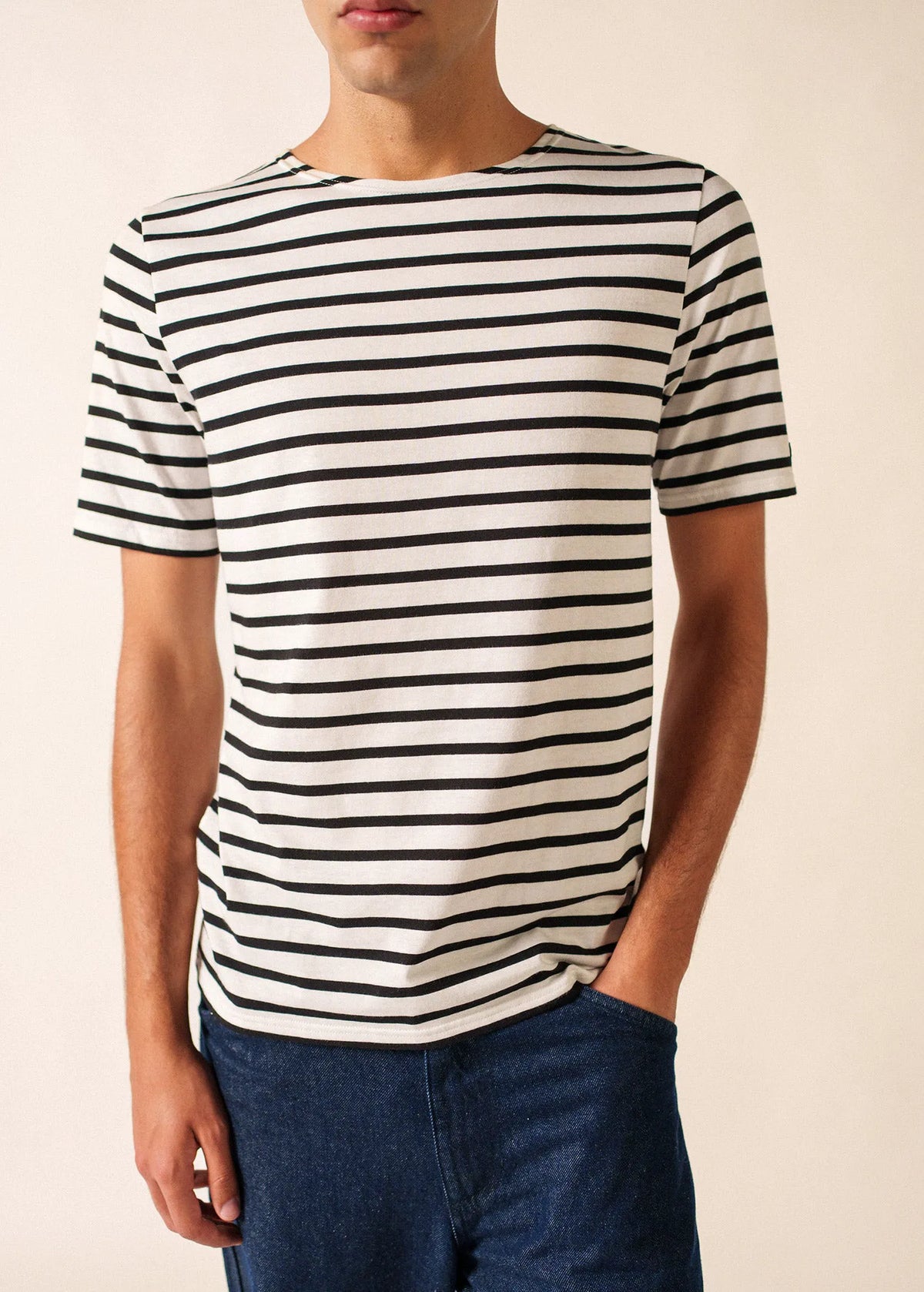 WHITE / BLACK